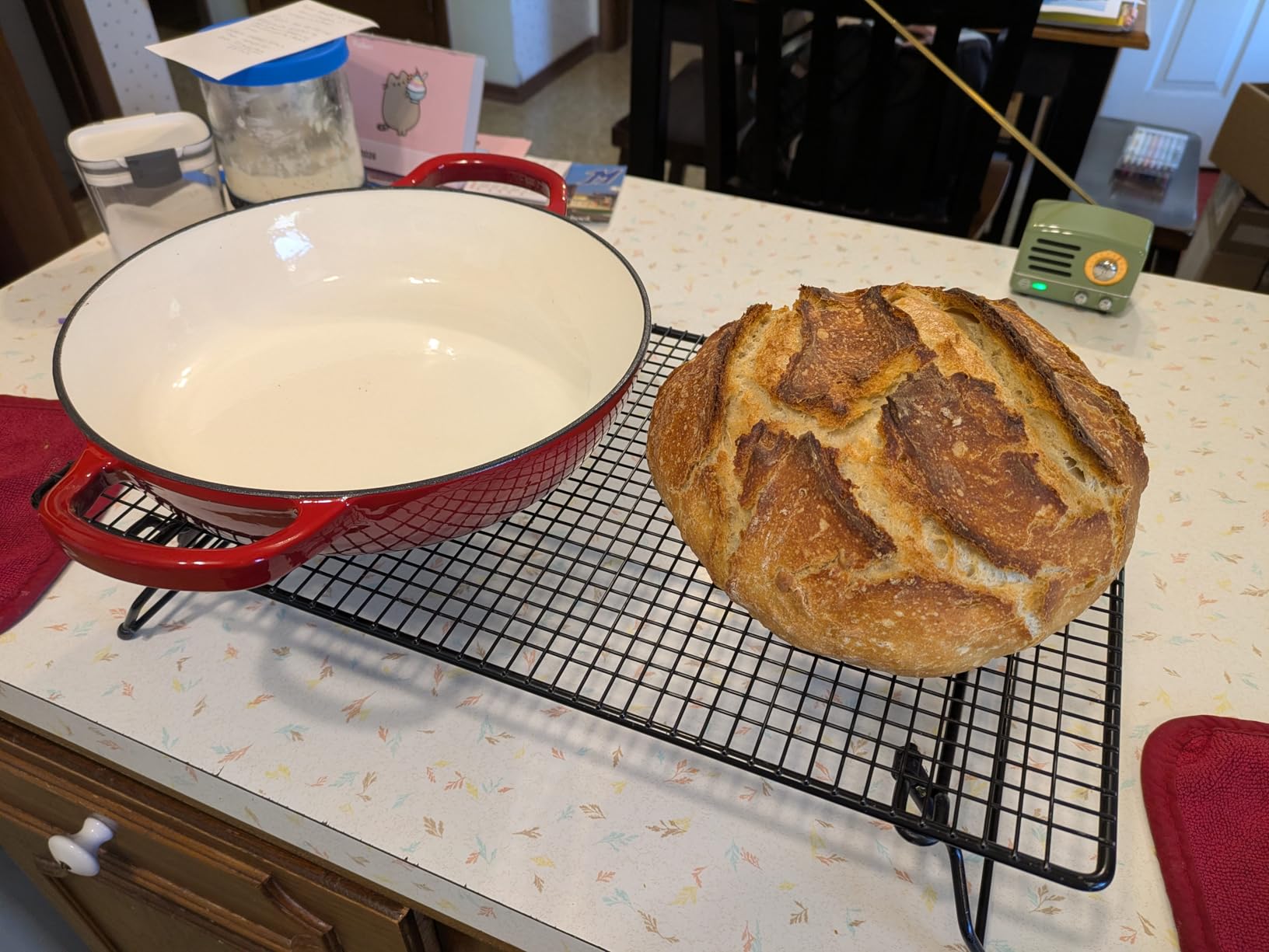 Enamelled Cast Iron Dutch Oven Pot - Dutch Oven Pot with Lid For Sourdough Bread Baking - Cast Iron Bread Oven - Dark Blue, Umite Chef 6QT Pot with Lid & Cotton Potholders customer photo 1