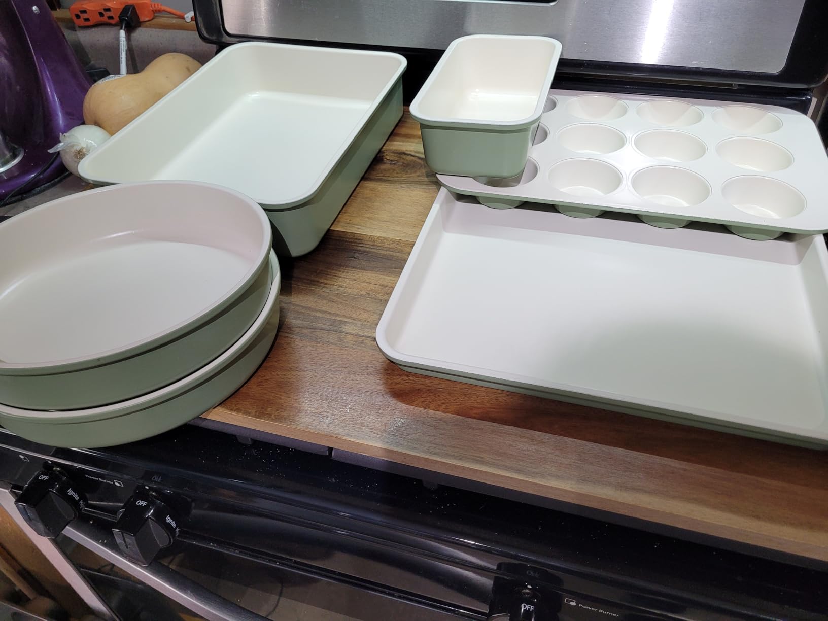 GreenLife 6 Piece Ceramic Nonstick Bakeware Set, Non-Toxic PFAS-Free Ceramic Oven Pans, Dishwasher & Oven Safe to 450F, Easy Release Baking Sheet, Loaf Pan, Rectangle & Round Cake, Muffin Pan, Sage customer photo 2