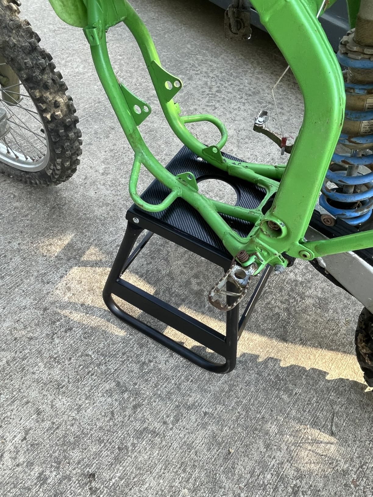 Auto Dynsty Dirt Bike Stand, Heavy Duty Detachable Anti Slip Dirtbike Stand Jack, Universal Motorcycle Stand Maintenance for Most Motorcycle Dirt Bike (Black) customer photo 1