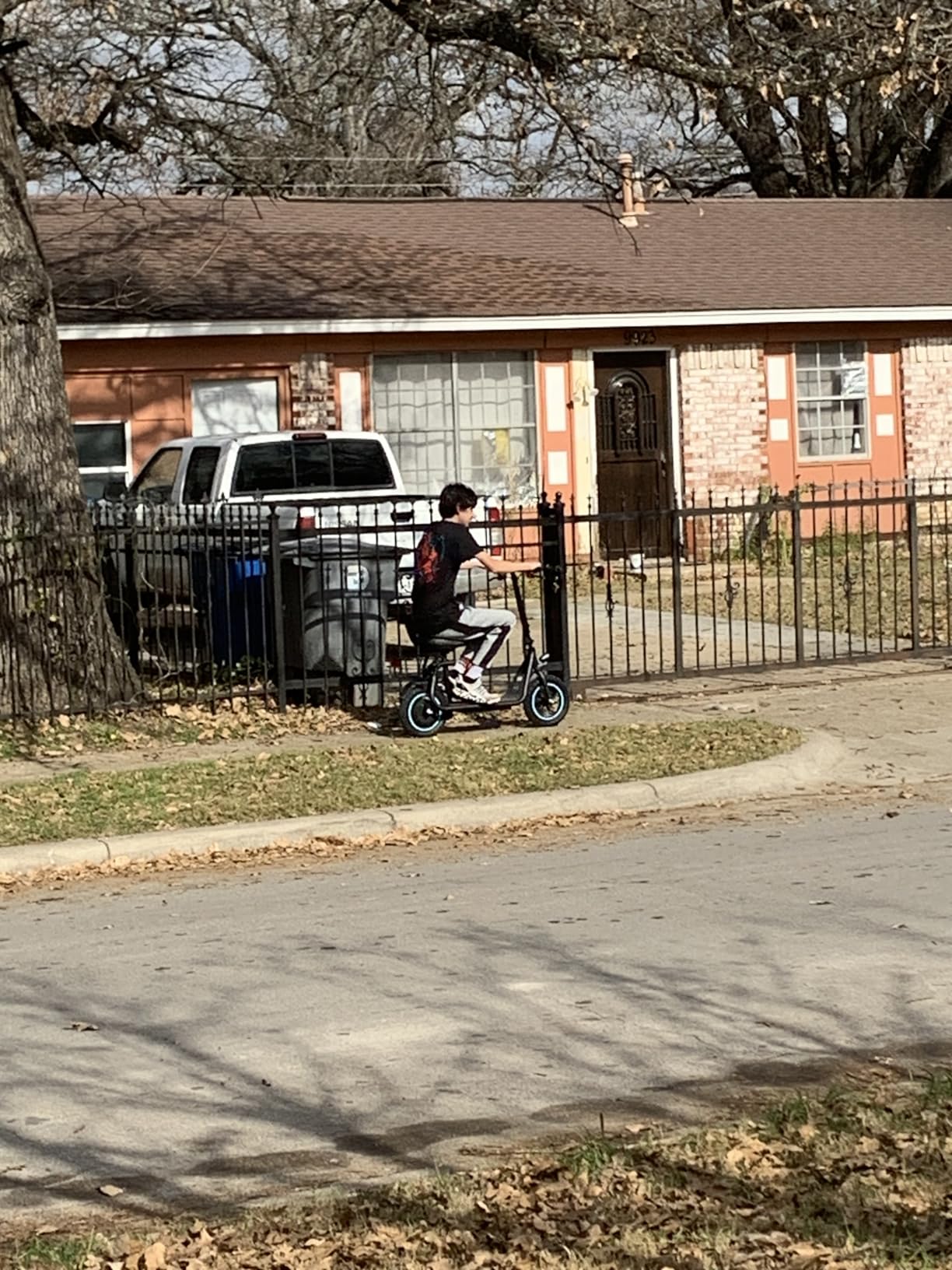 AWWSCOOTER C1 Electric Scooter with Seat for Adults, Foldable Commuter E-Scooter with Basket for Grocery, Pets, and Daily Commute- Classic Black customer photo 2