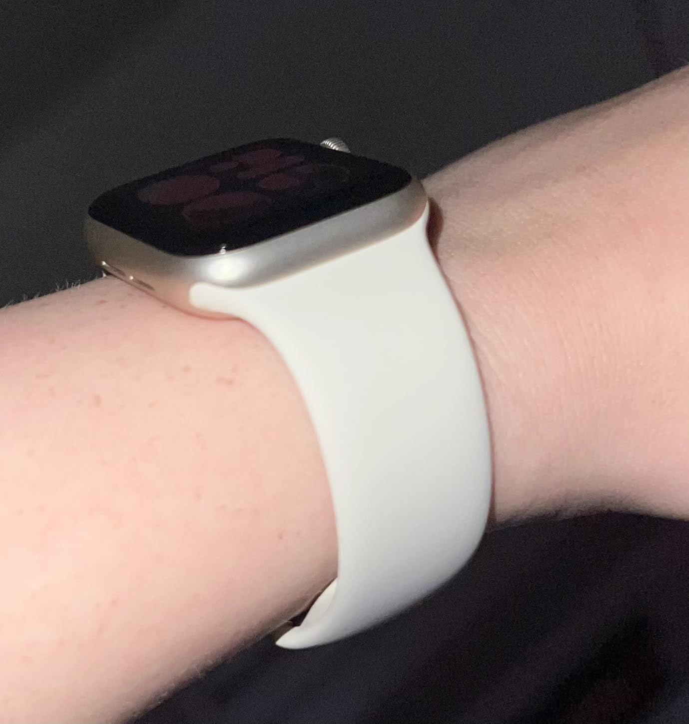 Apple Watch SE 3 [GPS 40mm] Smartwatch with Starlight Aluminum Case with Starlight Sport Band customer photo 1