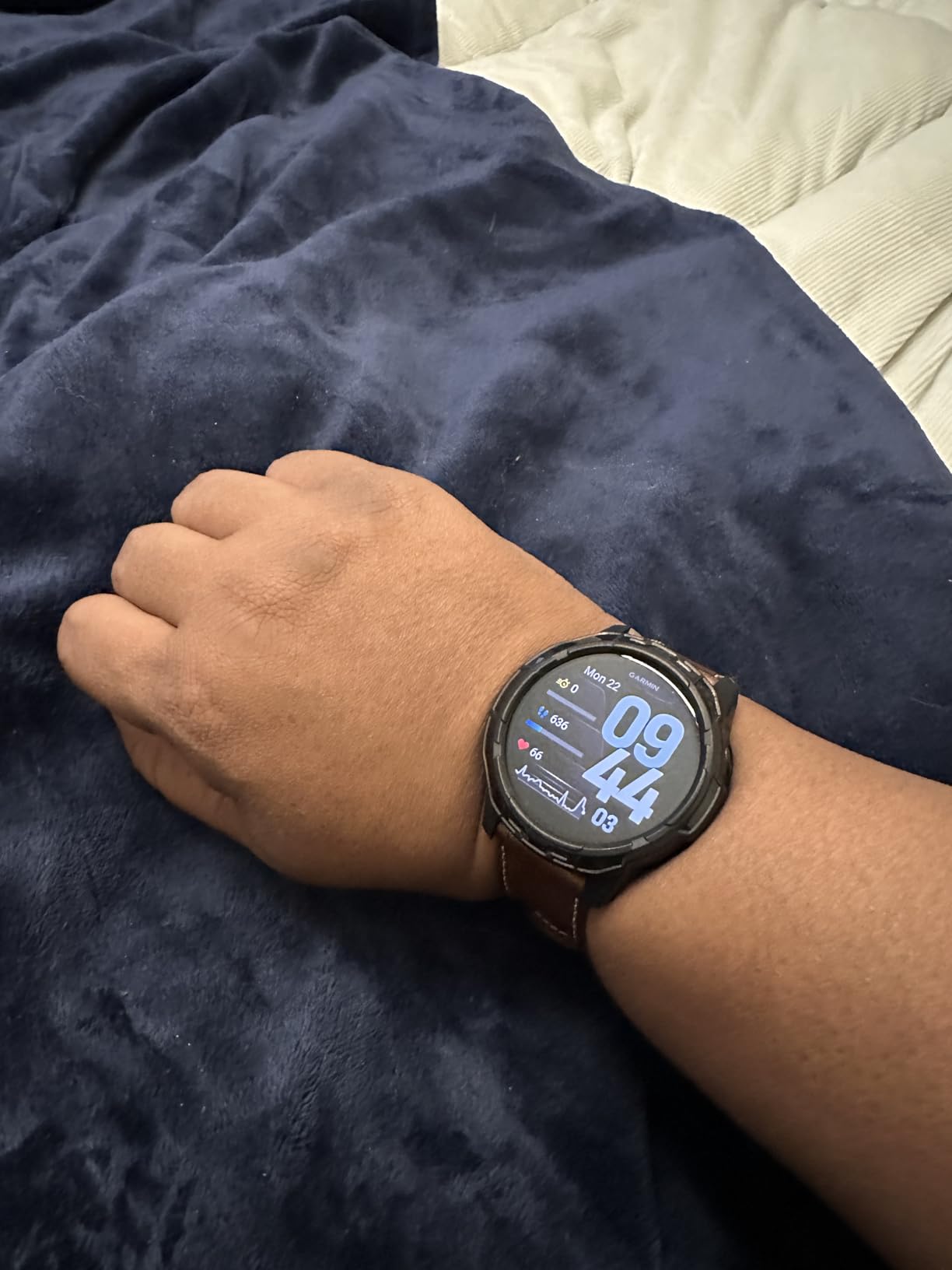 Garmin Venu 4, Advanced Fitness Smartwatch, 41mm, Bone Silicone customer photo 2