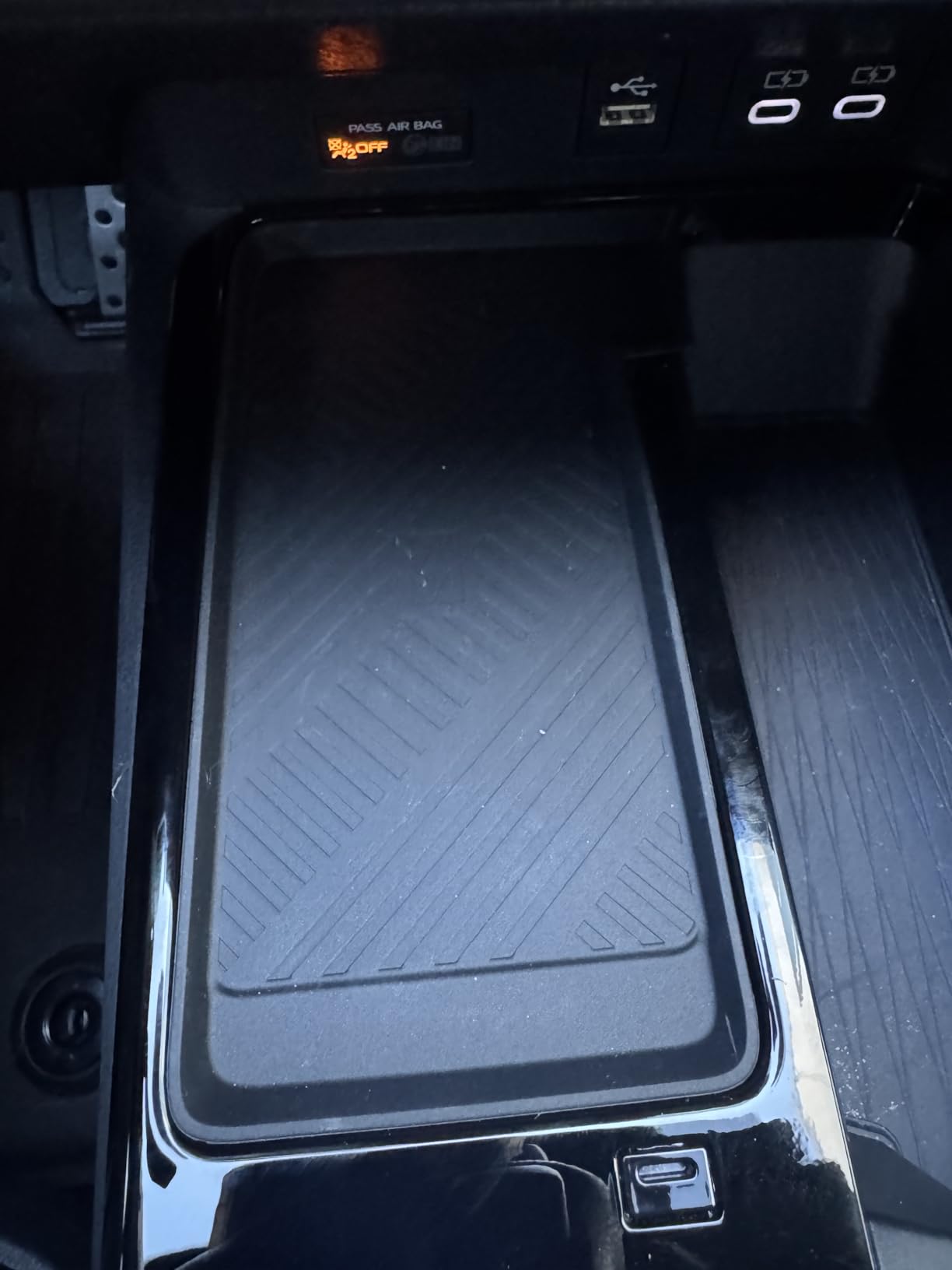 Wireless Charging Protective Mat for KIA Sorento 2026 2025 2024 2023 2022 2021, Center Console Interior Accessories Silicone Anti-Slip Wireless Charger Cover Pad for 2021-2026 Sorento, Black customer photo 1