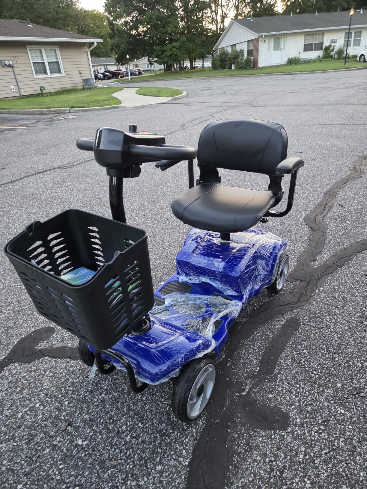 4 Wheel Electric Mobility Scooter for Adults and Seniors, 20 Miles Range Foldable Electric Scooter, Compact Heavy Duty Mobile for Cruise Travel with 330lb Capacity, Powered Electric Wheelchair, Silver customer photo 1