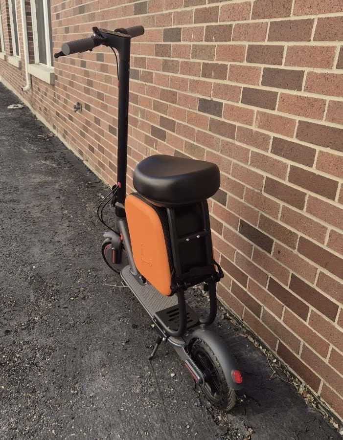 Qlaway Electric Scooter with Seat for Adults, 8.5''/10'' Solid Tires, 19/22MPH, 700W/1000W Peak Motor, 15/22 Miles Range, Portable & Folding Commuter Escooter with Dual Braking, Smart APP customer photo 2