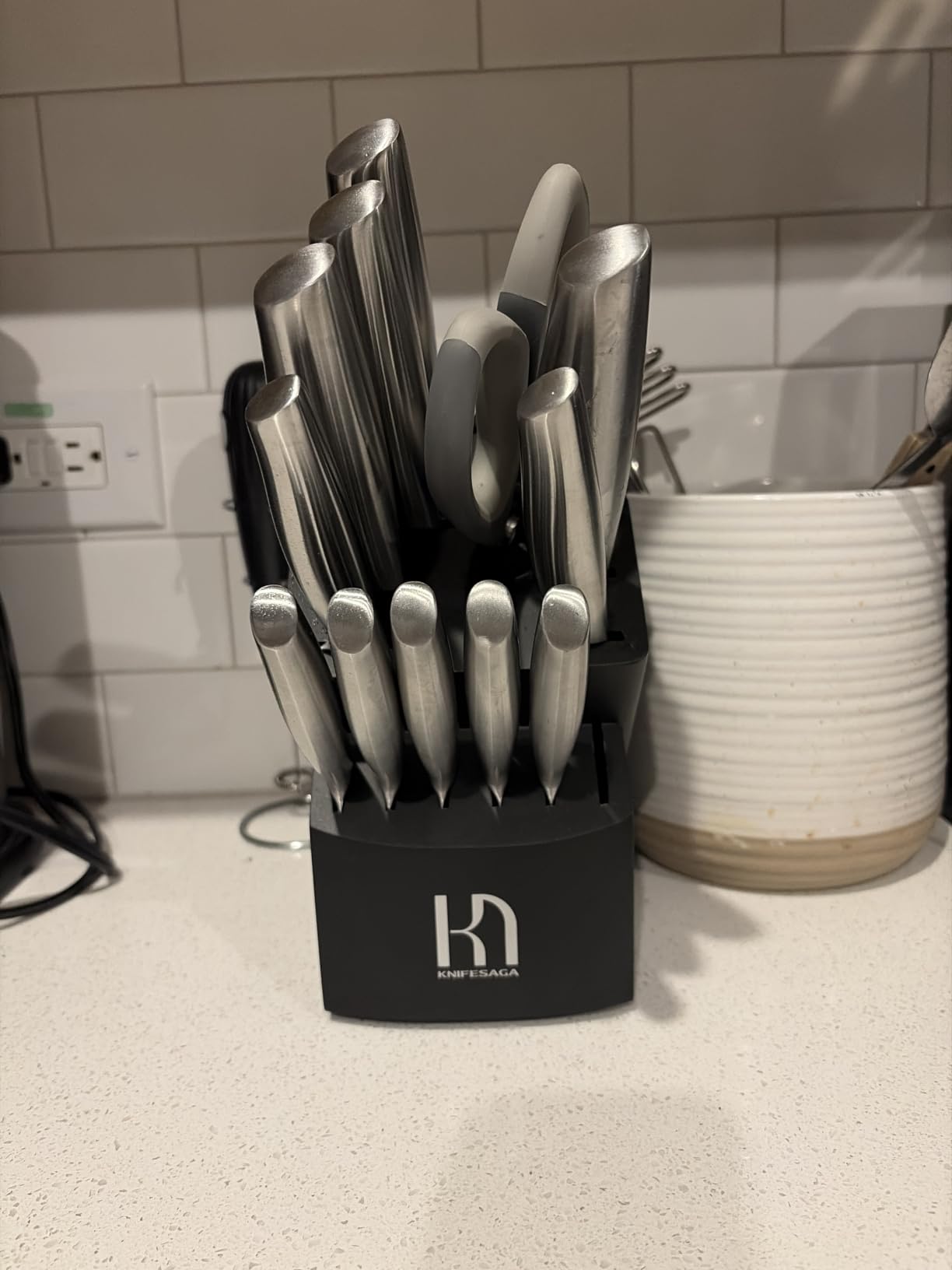 KnifeSaga Knife Set Premium, Kitchen Knife Block Set 14 Pcs Japanese High Carbon Stainless Steel Enduring Razor Sharp, Black Chef Knives Set for Kitchen with Built-in Sharpener and Acacia Wood Block customer photo 1