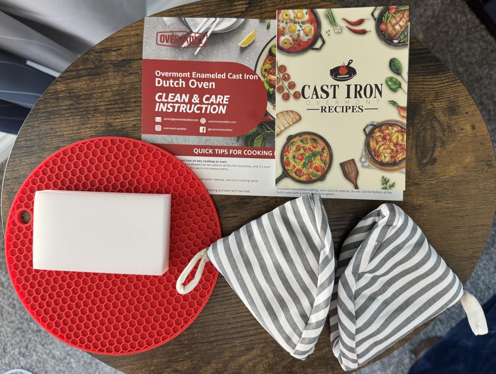 Overmont Enameled Cast Iron Dutch Oven - 5.5QT Pot with Lid Cookbook & Cotton Potholders - Heavy-Duty Cookware for Braising, Stews, Roasting, Sourdough Baking White customer photo 1