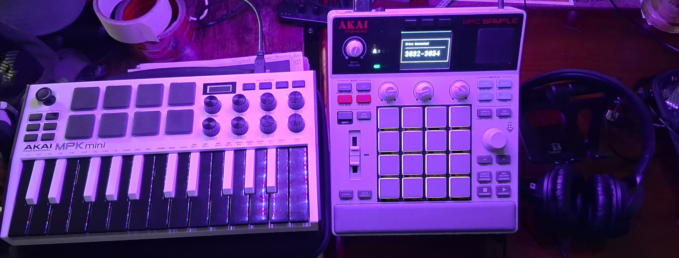 Akai Professional MPC Sample Standalone Portable Sampler, Sequencer and Effects Processor, with Rechargeable Battery, USB-C, Built-in Speaker and Microphone customer photo 1