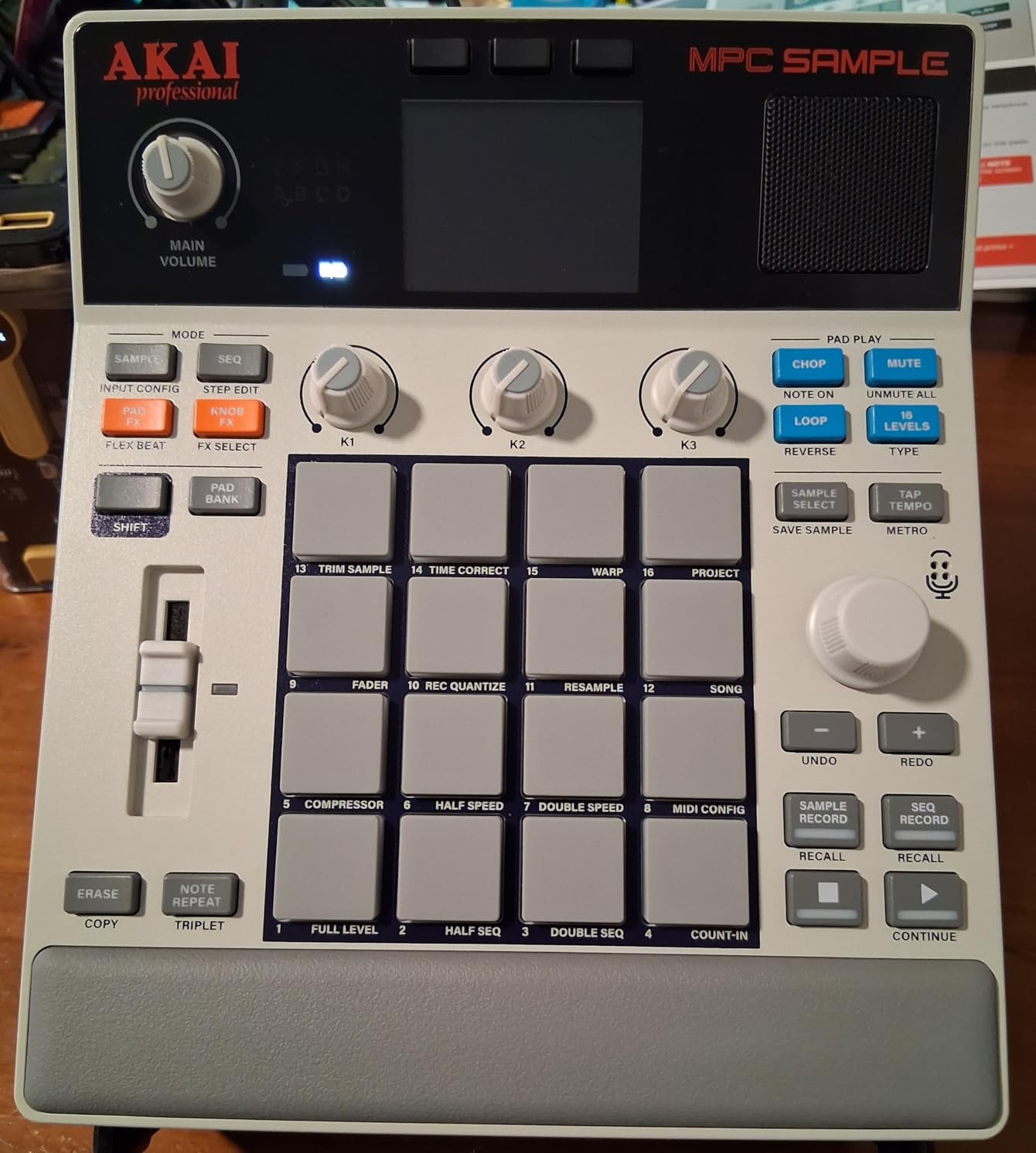 Akai Professional MPC Sample Standalone Portable Sampler, Sequencer and Effects Processor, with Rechargeable Battery, USB-C, Built-in Speaker and Microphone customer photo 2