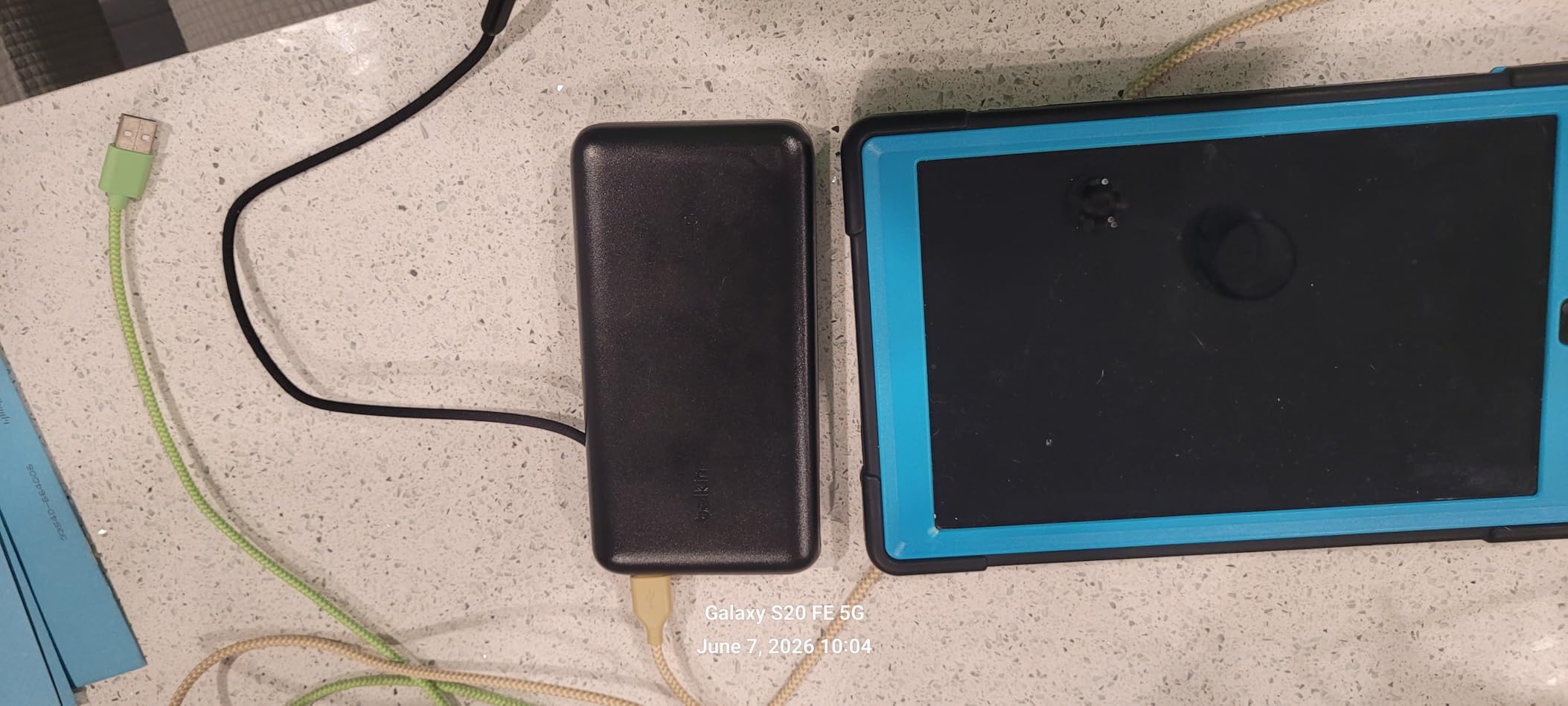 Belkin Portable Charger 25K, Power Bank with Integrated USB-C Cable, 158W Fast Charging for MacBook Pro customer photo 1