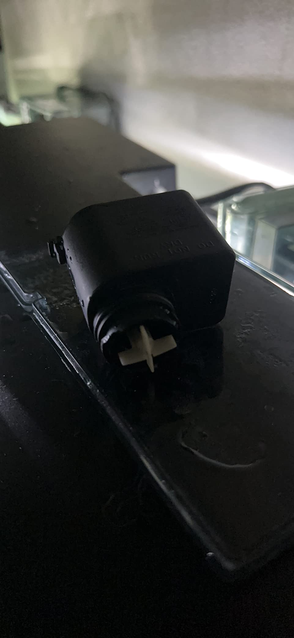 Fluval 50 Power Filter - Aquarium Filter for 20 to 50 Gallon Fish Tanks - Quiet Energy Efficient Pump - Mechanical, Chemical & Biological Filtration - Easy Install & Maintenance customer photo 1