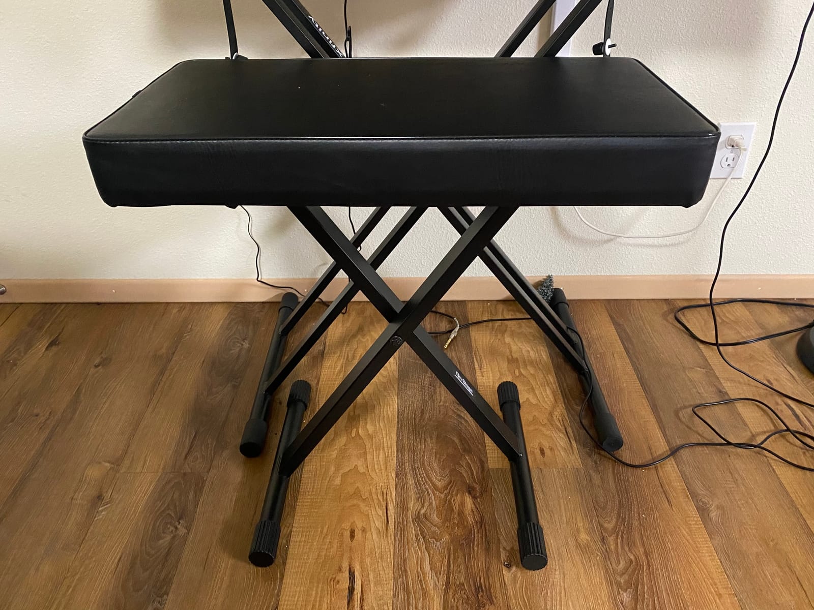 OnStage KT7800+ Deluxe X-Style Keyboard Bench (Portable, Folding, Seating for Keyboards, Synths, Organs, Digital Pianos, Height Adjustable, Padded, Cushioned, Metal Base, Nonslip Rubber Feet, Black) customer photo 2