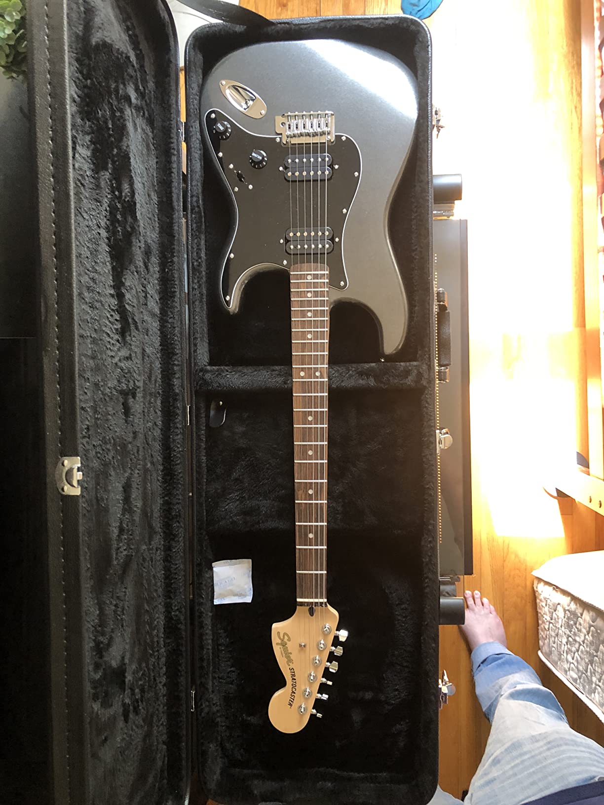 Gator Cases Hard-Shell Wood Case for Standard Electric Guitars, Fits Fender Strat/Tele Style (GWE-ELEC) customer photo 1
