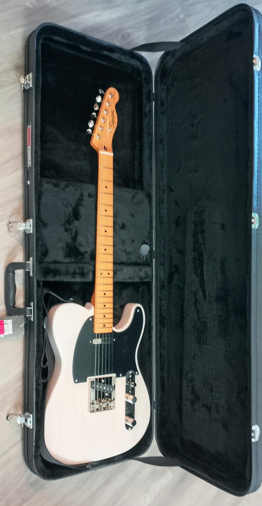 Gator Cases Hard-Shell Wood Case for Standard Electric Guitars, Fits Fender Strat/Tele Style (GWE-ELEC) customer photo 2