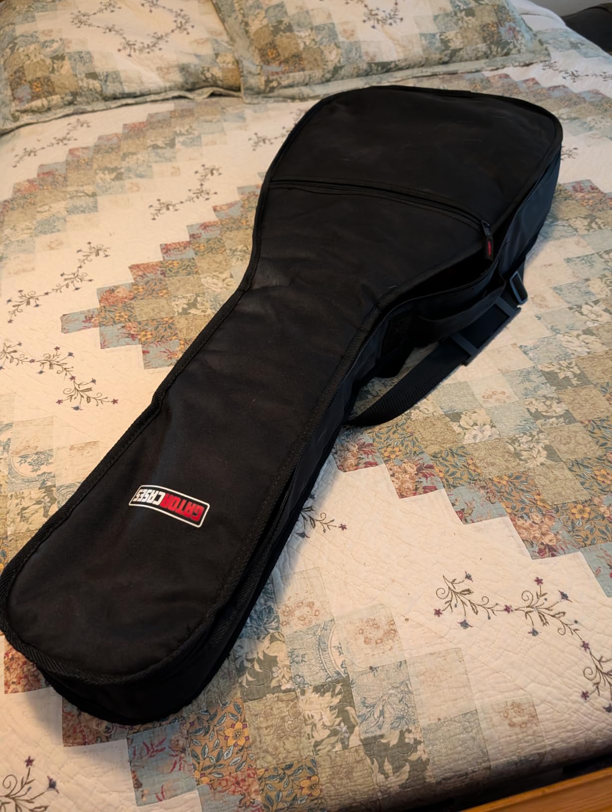 Gator Cases Foam Padded Acoustic Guitar Gig Bag, Fits Dreadnought Style Acoustic Guitars up to 41.9