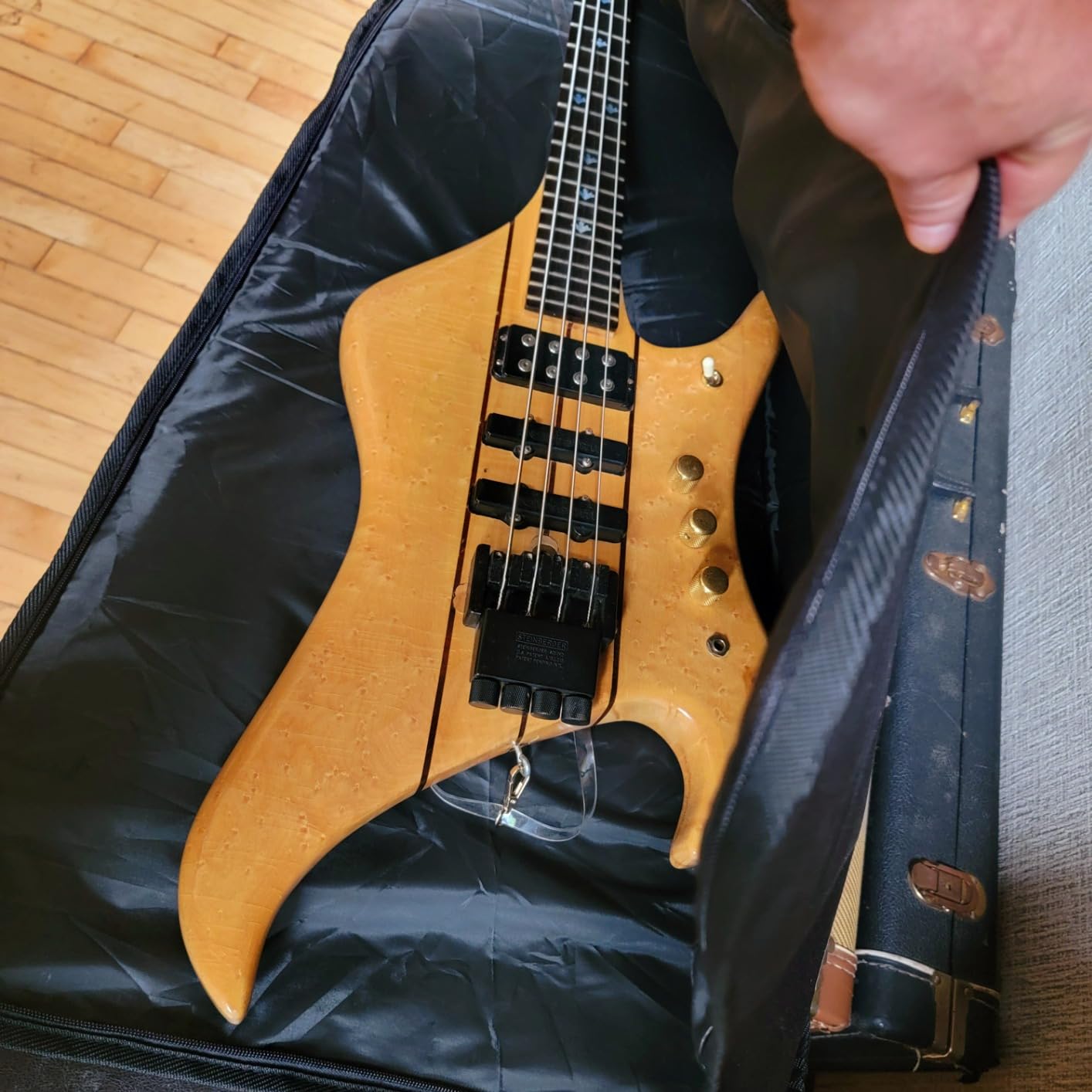 Gator Cases Foam Padded Bass Guitar Gig Bag, Fits Jazz and Precision Style Bass Guitars up to 46.5