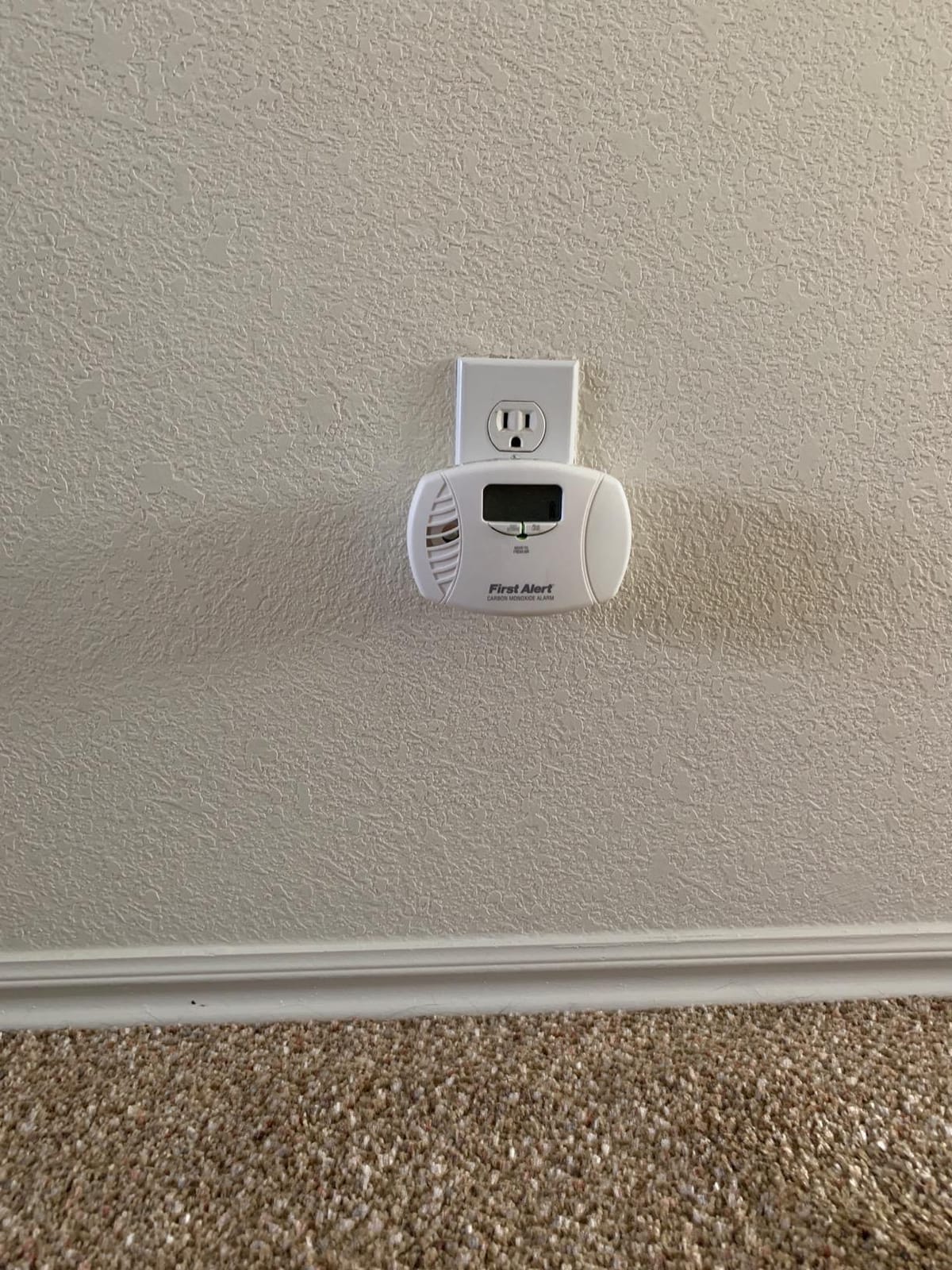 First Alert Plug in Carbon Monoxide Alarm with Digital Display | CO615, AA Battery Backup customer photo 2
