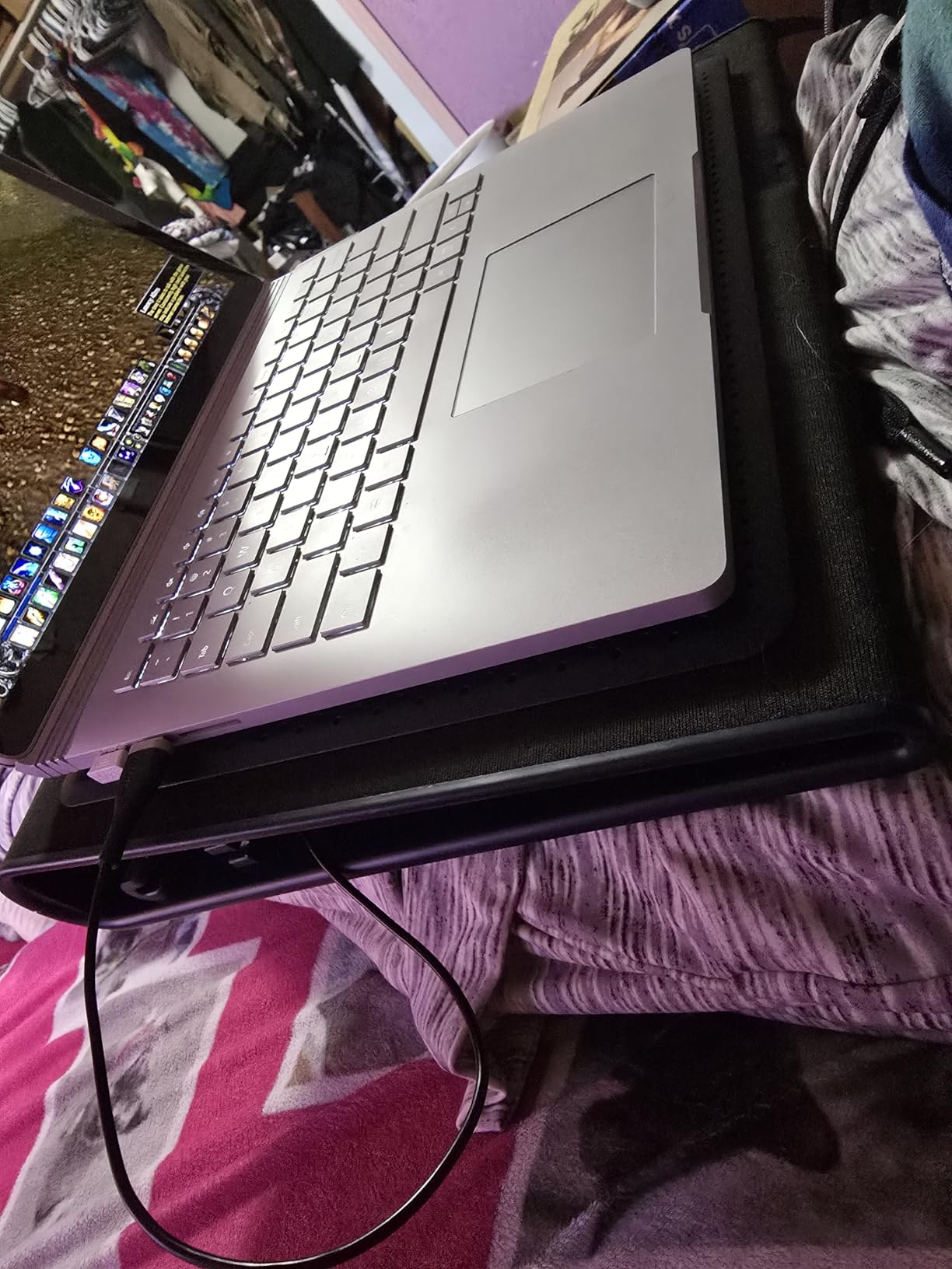 Targus 17 Inch Dual Fan Lap Chill Mat - Soft Neoprene Laptop Cooling Pad for Heat Protection customer photo 1