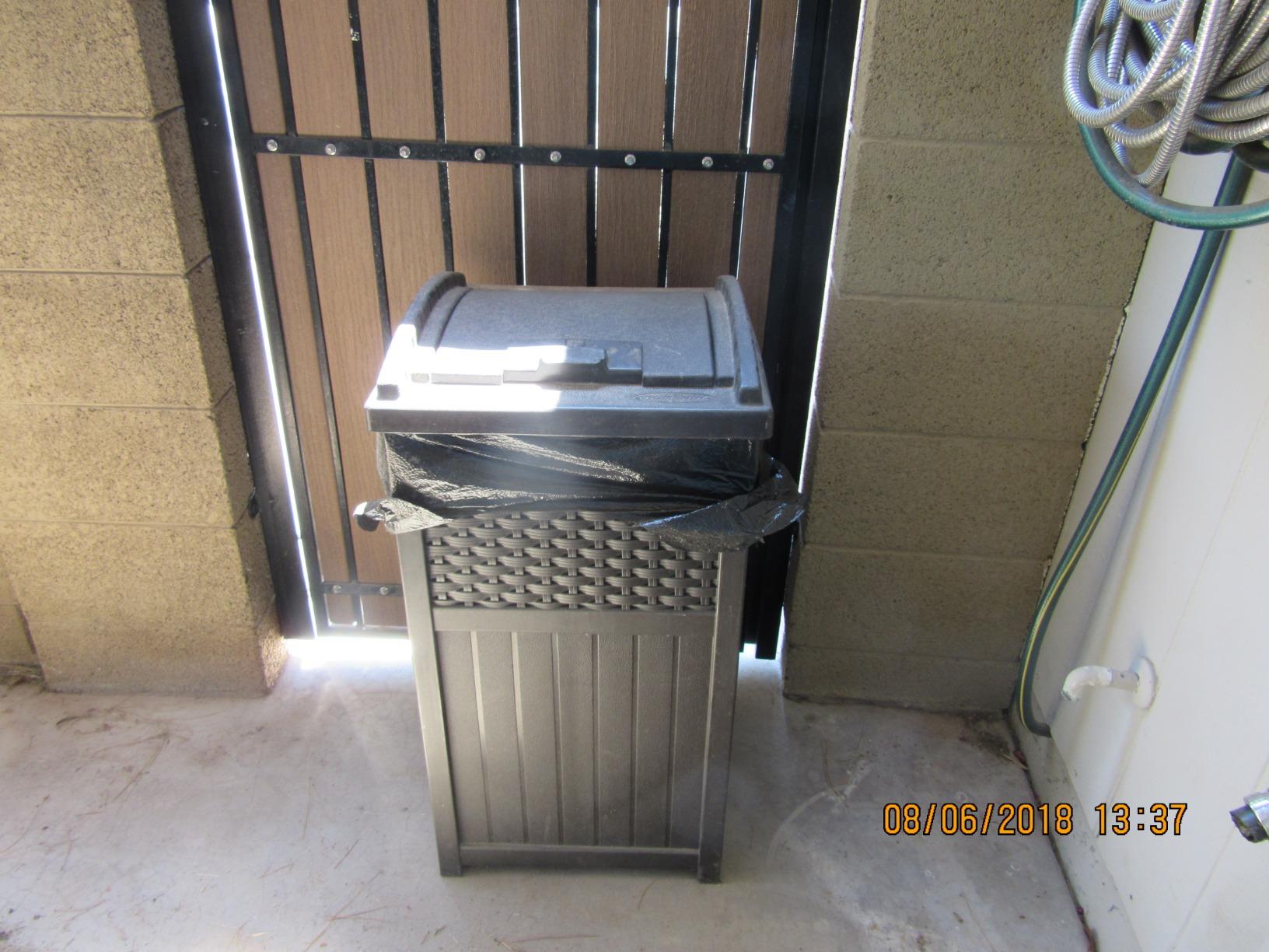 Suncast 33 Gallon Commercial Outdoor Trashcan Hideaway with Lid for 30 to 33 Gallon Trash Bags for Garage, Backyard, or Garden, Brown customer photo 2
