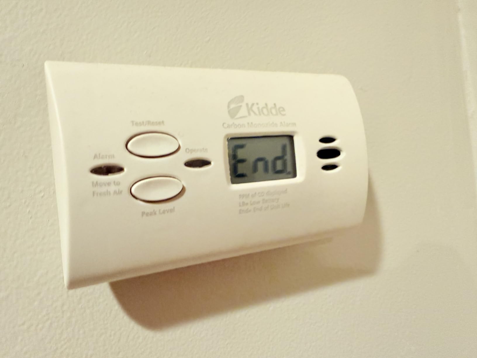 Kidde Carbon Monoxide Detector, AA Battery Powered CO Alarm with LEDs, Test-Reset Button, Low Battery Indicator, Portable customer photo 2