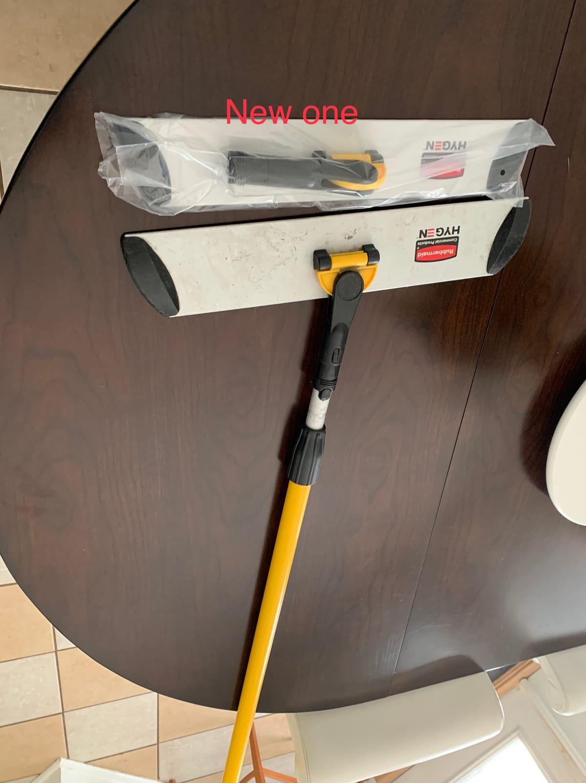 Rubbermaid Commercial HYGEN Microfiber Quick-Connect Mop Frame 18 inch customer photo 2
