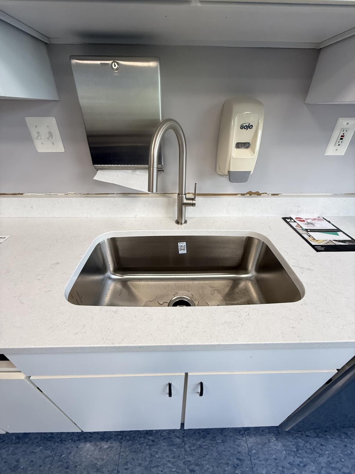 Ruvati 32-in 16-Gauge Stainless Undermount Kitchen Sink - RVM4200 customer photo 1