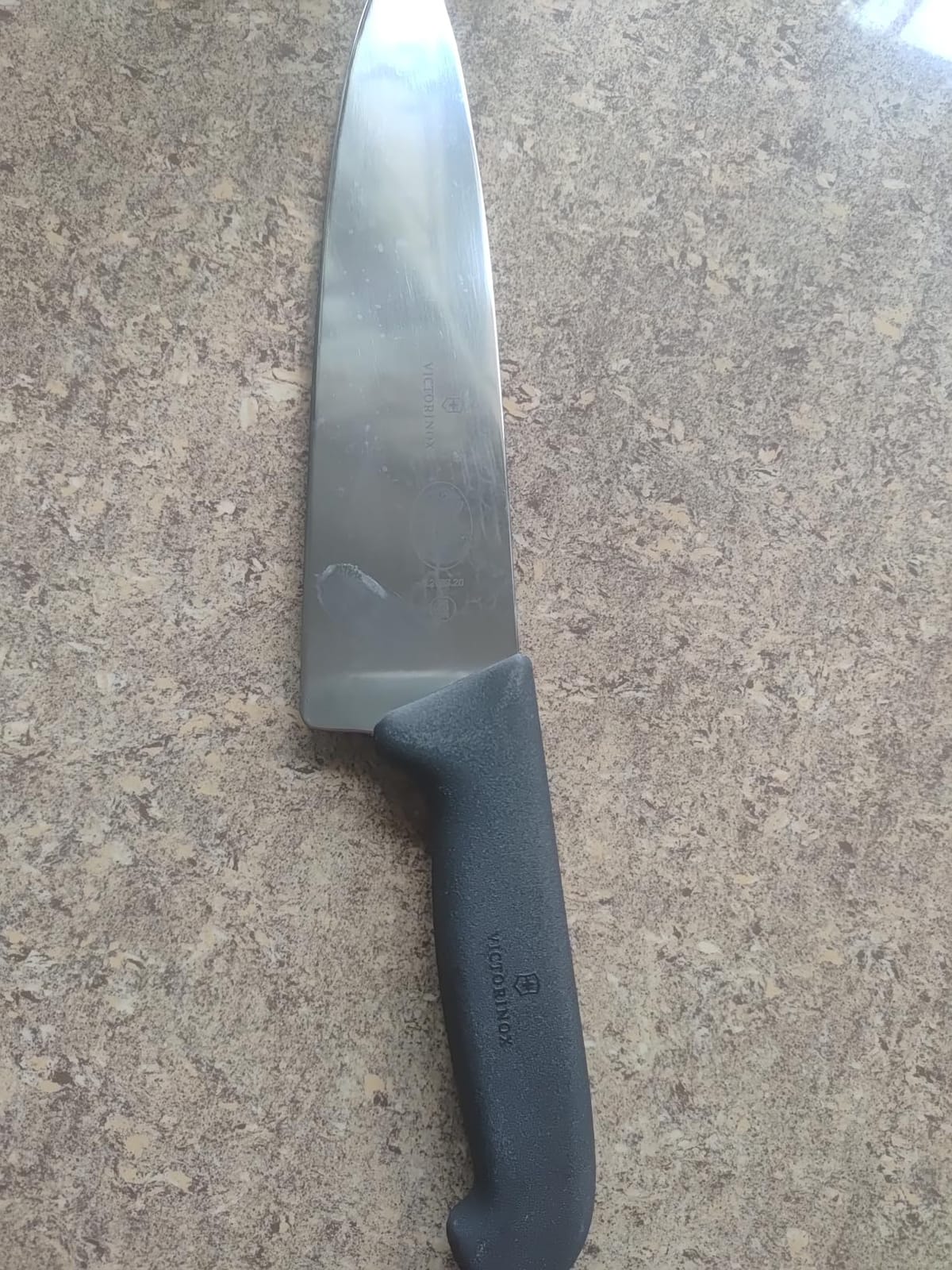 Victorinox Fibrox Pro 8 Inch Chef's Knife, Dishwasher Safe, Black | Ergonomic TPE non-slip handle for professional chopping, slicing, and dicing. Swiss made customer photo 2