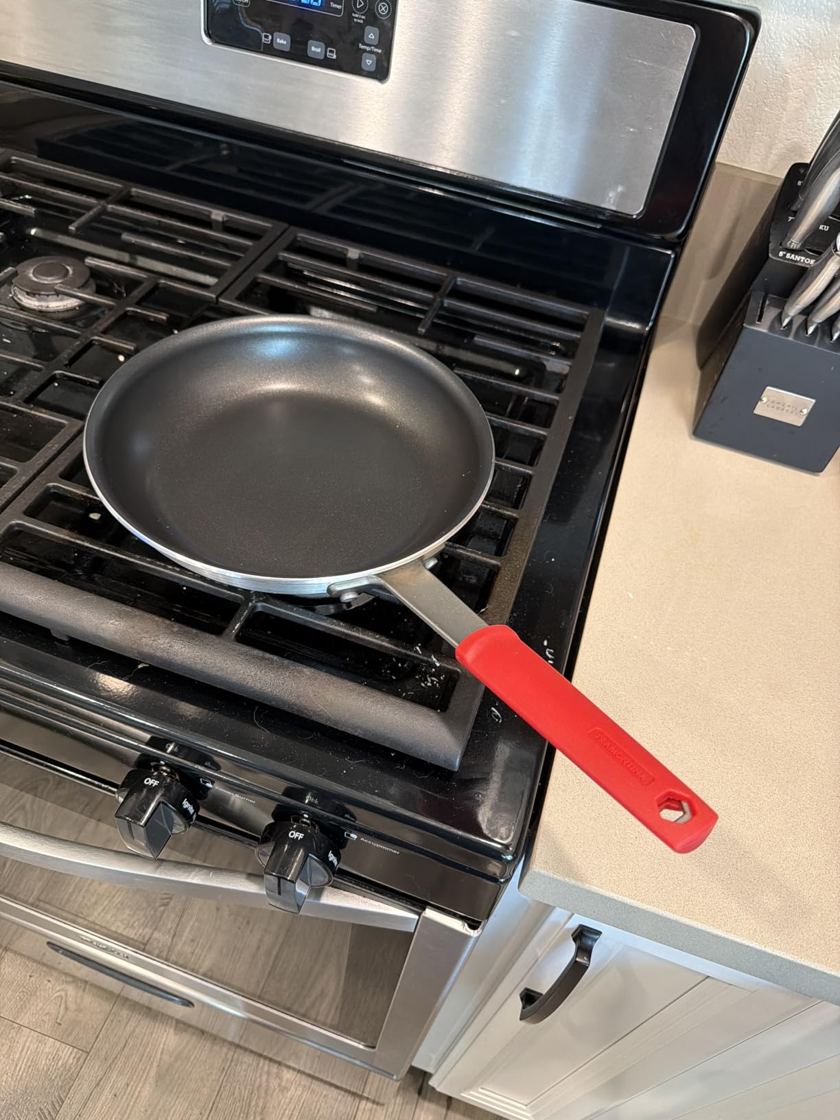 Tramontina Professional 10-Inch Non Stick Frying Pan | Heavy-Gauge Aluminum Skillet with Reinforced Nonstick Coating, Red Handle, Dishwasher and Oven Safe, Made in Brazil customer photo 1