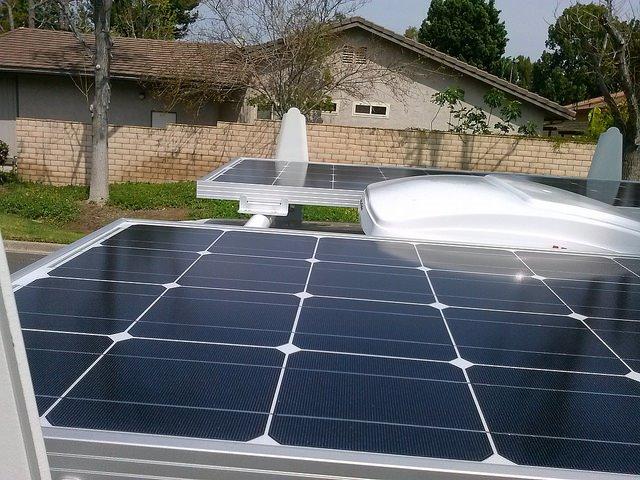 Renogy 200W 12V Monocrystalline Solar Panel Kit + 30A PWM Charge Controller | 200W 12V Monocrystalline solar starter kit with 2Pcs 100W panels & 30A PWM controller for RV, Boats, Camper, Off-Grid System customer photo 1
