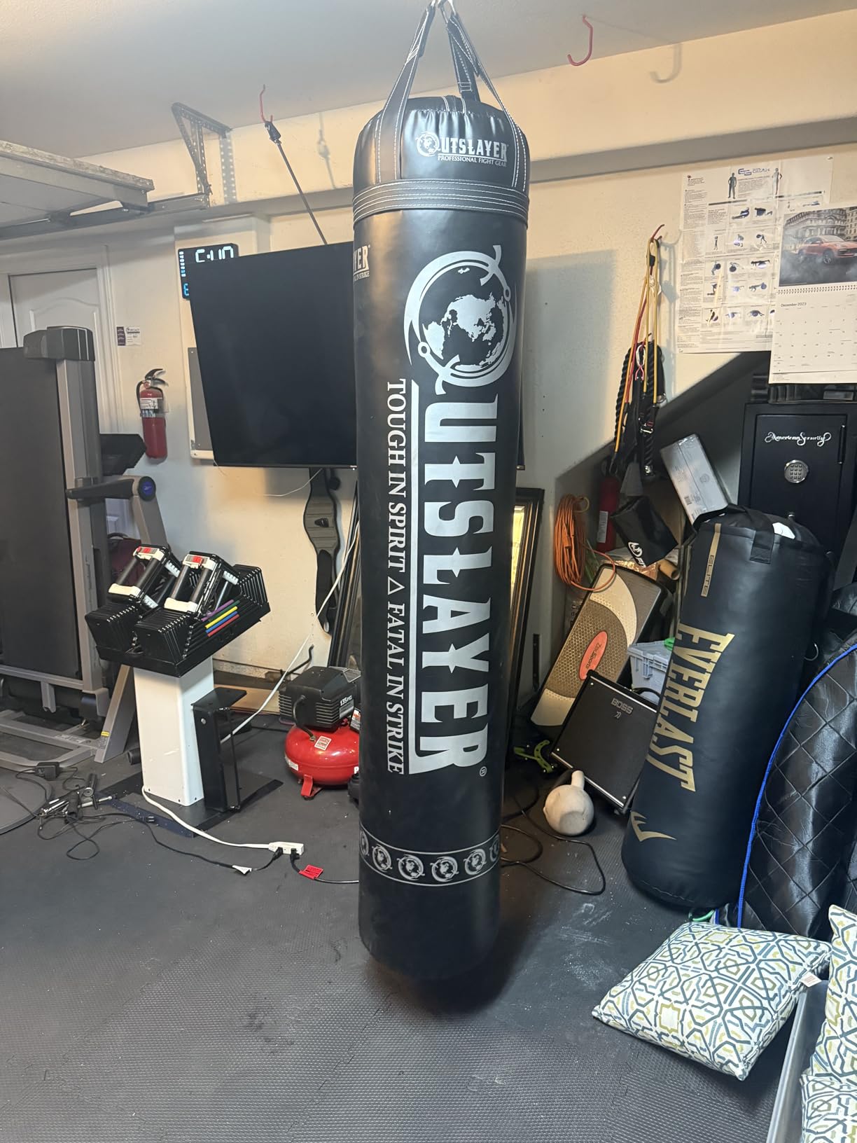 Outslayer Muay Thai Kickboxing Heavy Punching Bag - 6ft 130 lb - Made in USA - for MMA, Boxing & Training customer photo 2
