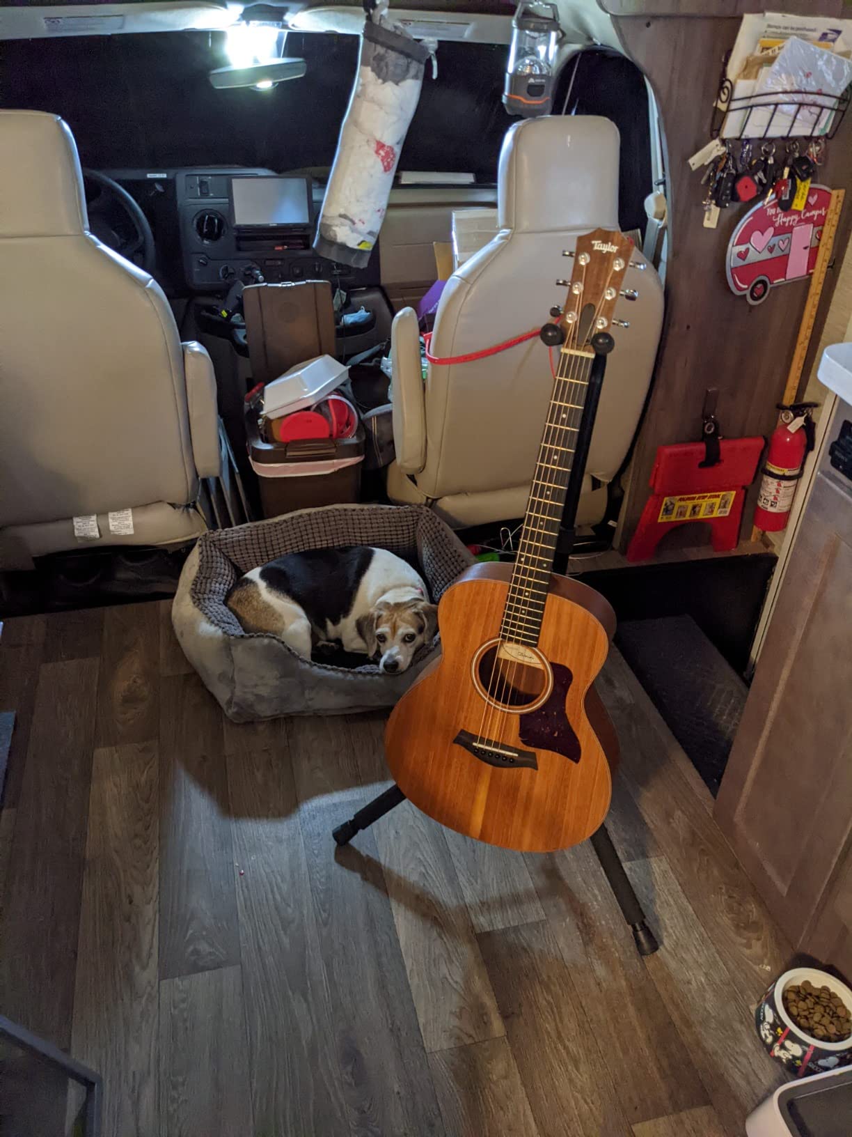 Fender Deluxe Hanging Guitar Stand, Adjustable Neck Yoke, Heavy Duty Metal, Padded neck yoke, adjustable height, supports acoustic, electric, bass guitars customer photo 1