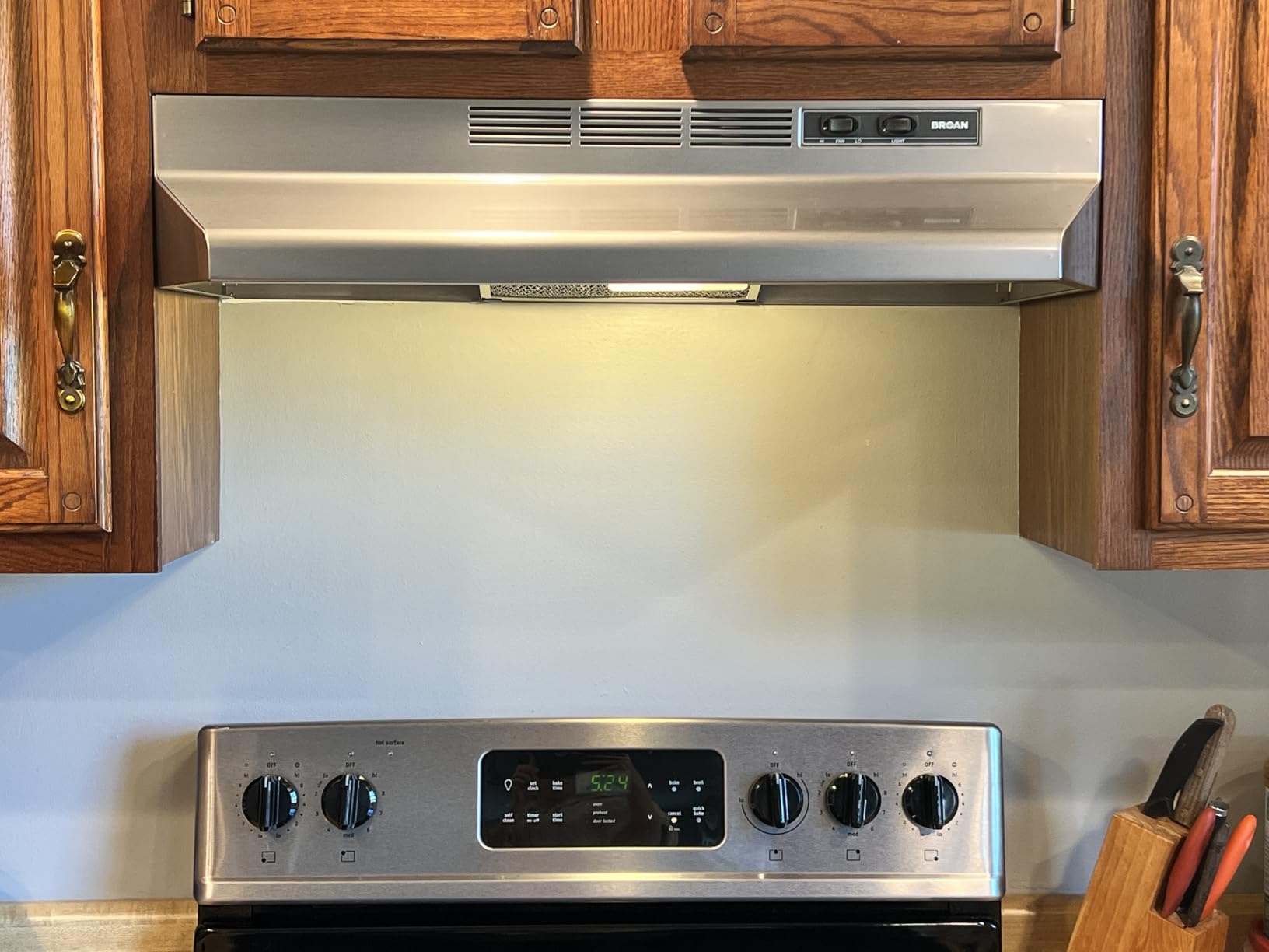 Broan-NuTone 4130SF Fingerprint Resistant Ductless Under-Cabinet Range Hood, 30-Inch, Stainless Finish with Print Guard | Fingerprint & Scratch-Resistant, 2-Speed Fan, LED Light, Charcoal Filter Removes Smoke & Odors, ADA Compliant, Made in USA customer photo 1