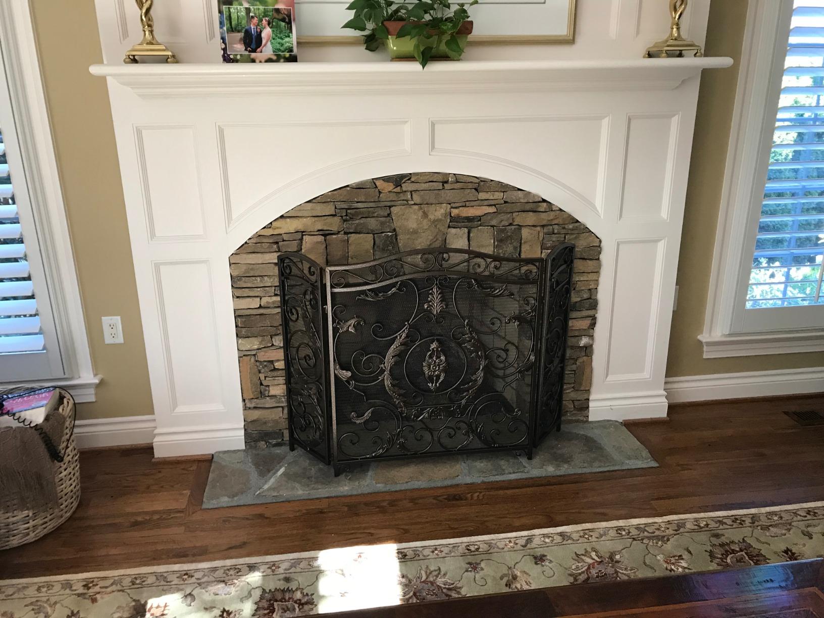 Christopher Knight Home Waterbury Fireplace Screen, Gold Flower On Black customer photo 1