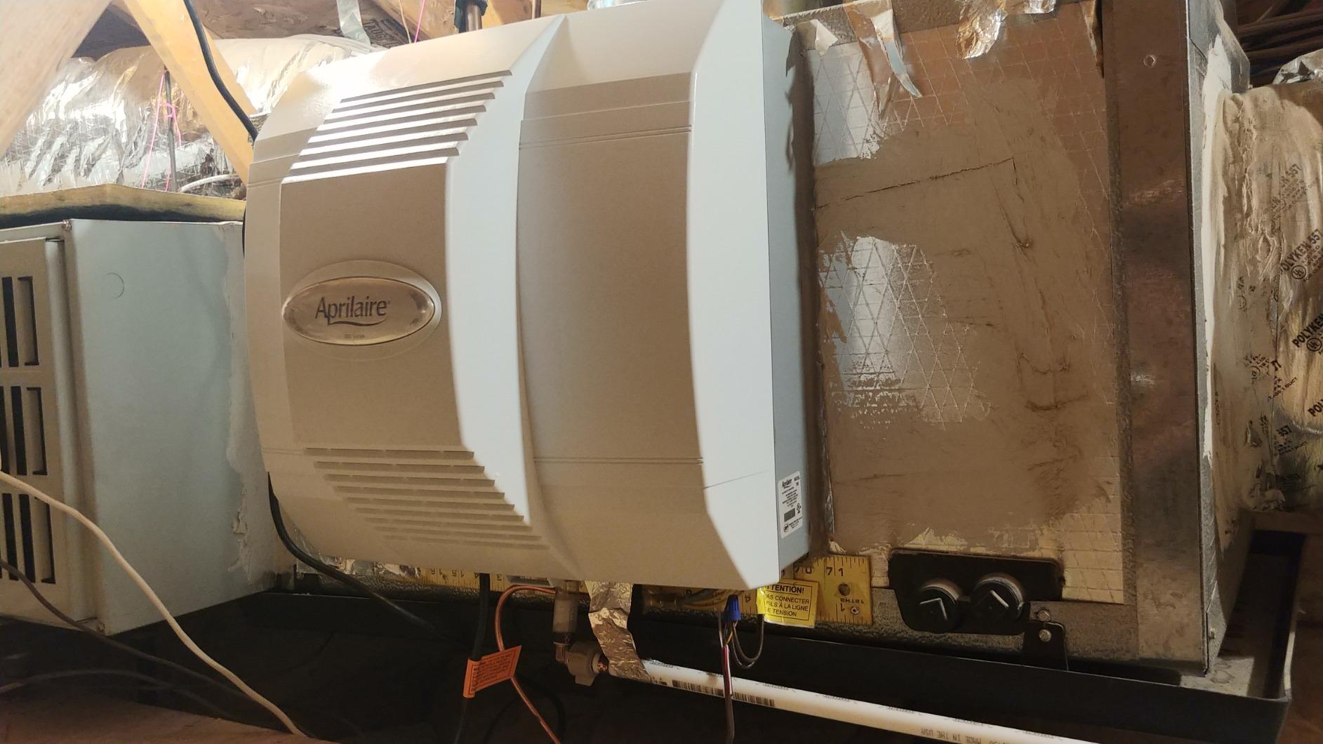 AprilAire 700 Whole-House Humidifier, Automatic Fan Powered Furnace Humidifier, Large Capacity Whole-House Humidifier for Homes up to 5,300 Sq. Ft., White customer photo 1