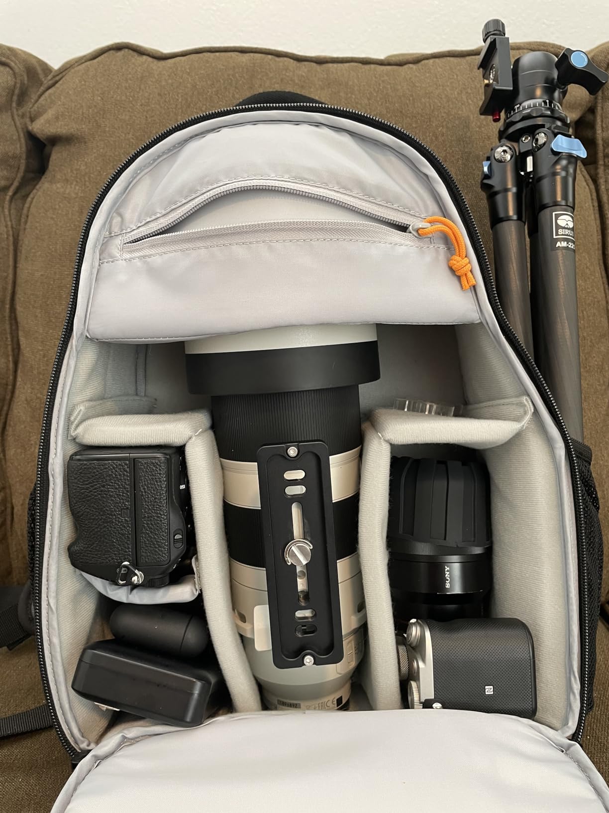 Lowepro Tahoe BP 150, Camera Bag, Lightweight Compact Camera Backpack for Cameras, CSC, DJI Spark Drone, Black, 27.5 x 21.7 x 40.3 cm, Medium LP36892-PWW customer photo 2