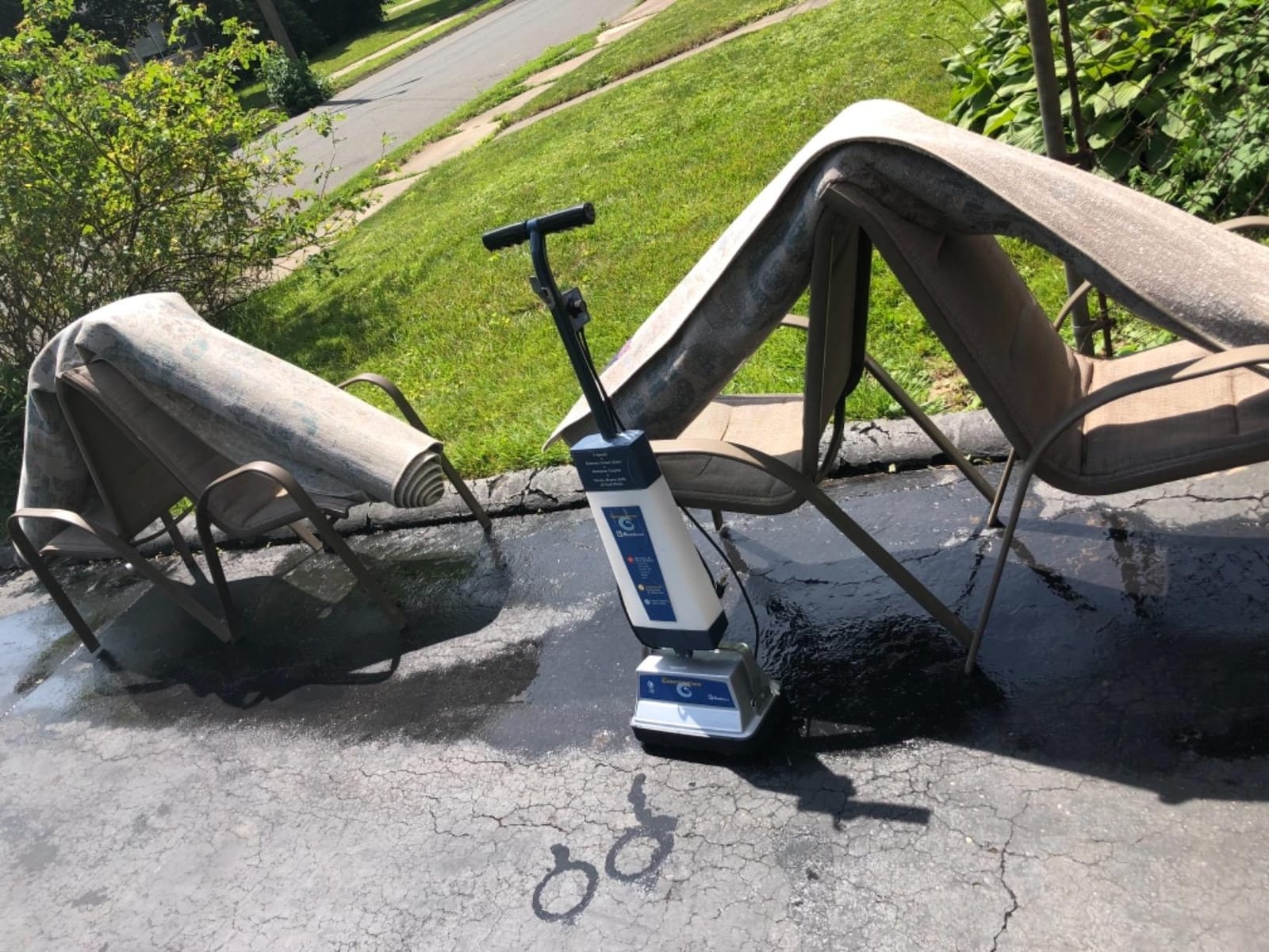 Koblenz Shampooer and Polisher Cleaning Machine, Floor Cleaner with 1100-rpm Motor, 5' Power Cord, 120-oz Tank, 2-Speed Settings, Scrubbing Brushes, Lambswool Pads, and Polishing Pads, P-820 B customer photo 1