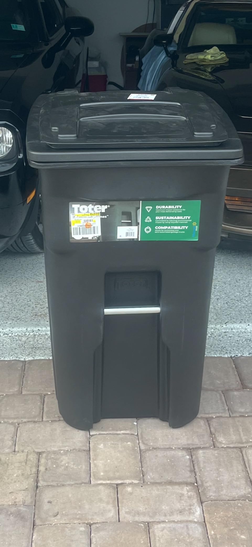 Toter 25564-R1209 Residential Heavy Duty Two Wheeled Trash Can, Blackstone, 64 Gallon customer photo 1