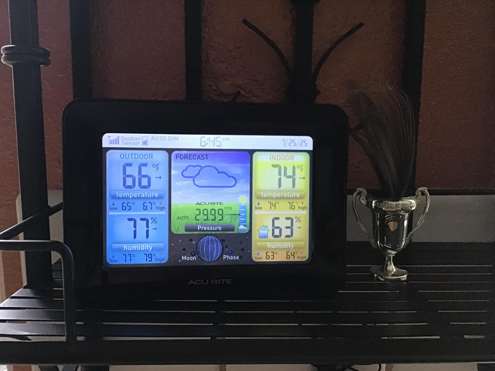 AcuRite Wireless Home Weather Station with Color Display, Indoor Outdoor Thermometer and Temperature Sensor (02077M) customer photo 1