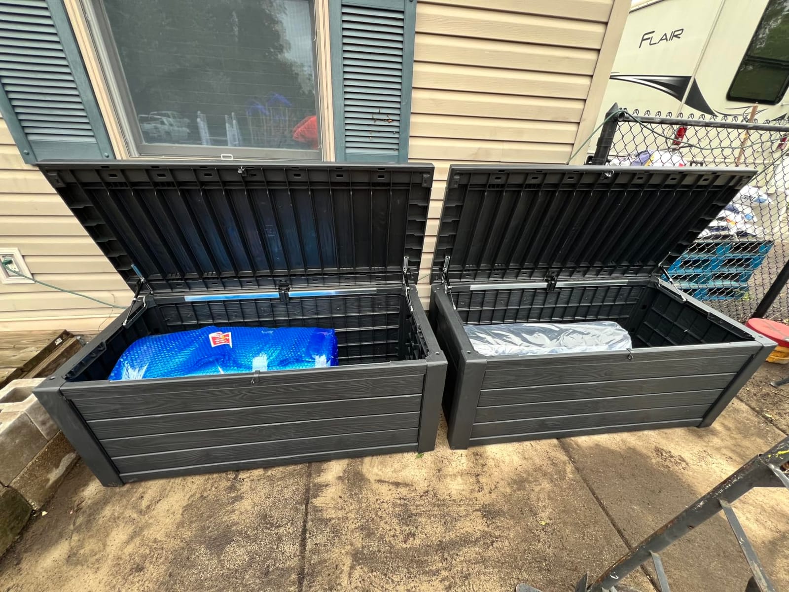 Keter Westwood 150 Gal Outdoor Storage Box for Patio and Pool Accessories | Brown, Resin, Large, Weatherproof, Lockable, Hydraulic Pistons, Easy Assembly, Organization, Patio Cushions Storage customer photo 2