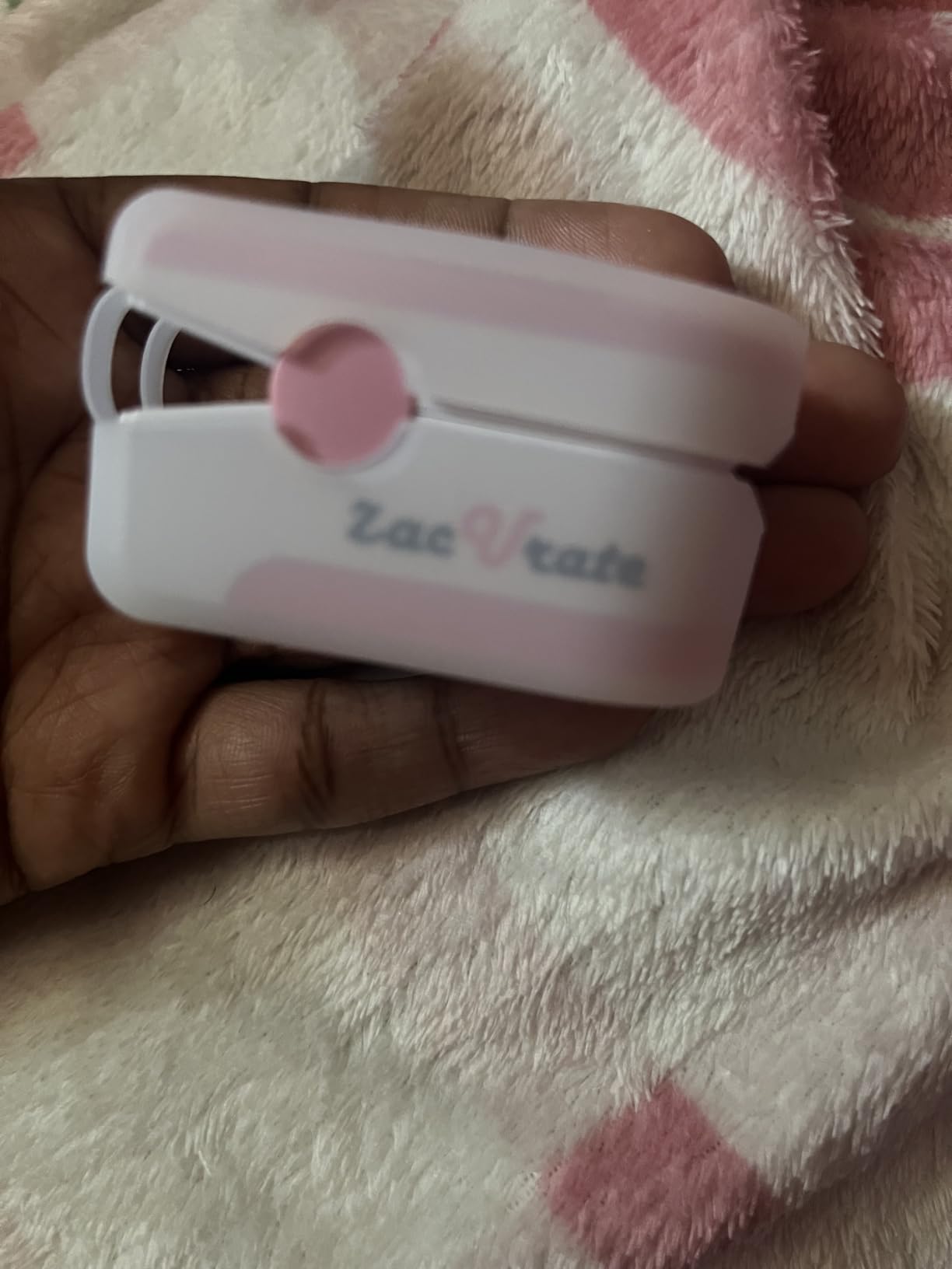 Zacurate Pro Series 500DL Fingertip Pulse Oximeter Blood Oxygen Saturation Monitor with Silicone Cover, Batteries and Lanyard (Mystic Purple) customer photo 1