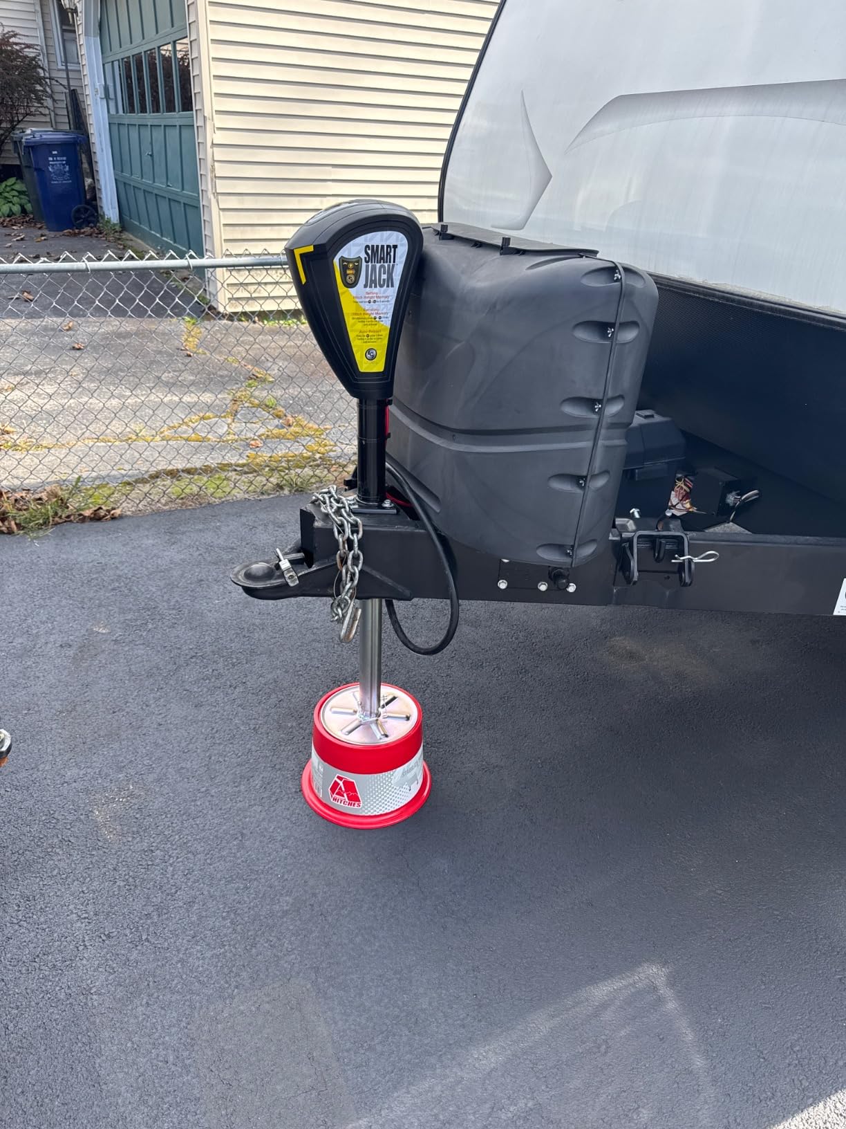 Lippert Smart Jack One-Touch Automatic Power Electric Trailer A-Frame Tongue, 3,500 lbs. Auto-Hitch Memory, Integrated LED Lights, Backlit Controls, Battery Indicator, Quiet - 643589 customer photo 1