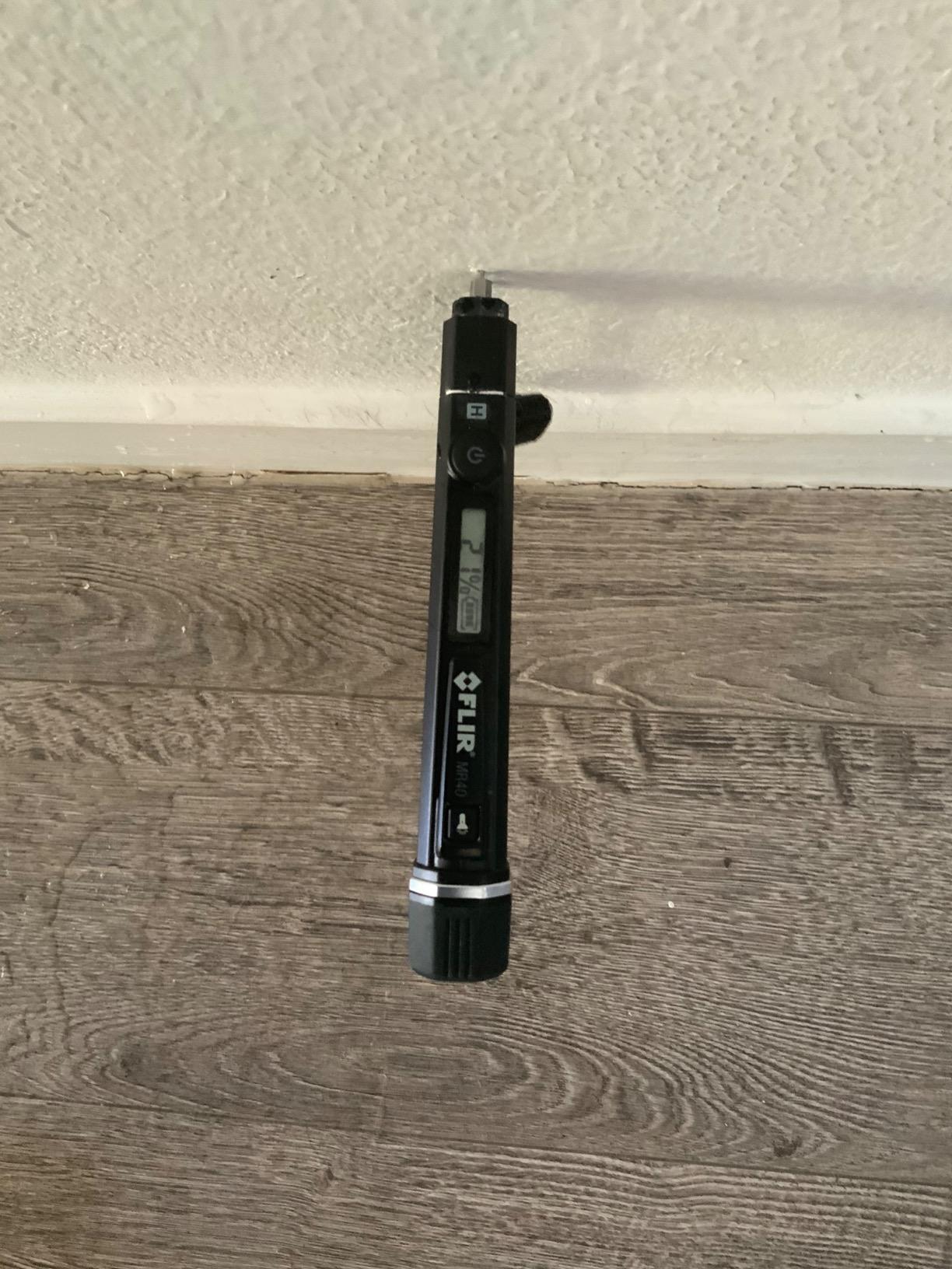 Flir MR40 Moisture Pen with Flashlight, 2-Pin, Pocket Portable | Single-scale, wood and building materials, IP54, 3m drop, replaceable pins, auto power off, pocket size customer photo 1