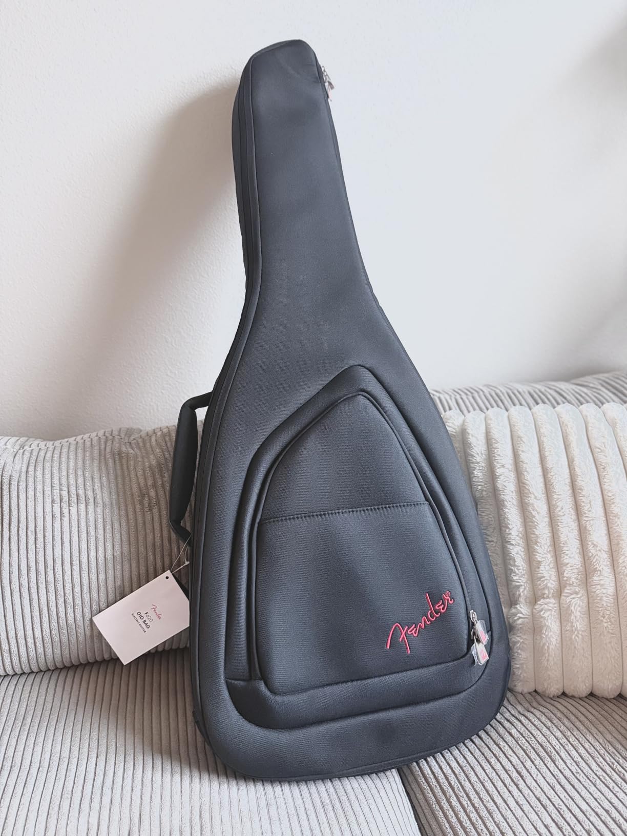 Fender FE620 Electric Guitar Gig Bag, Black | 600 Denier polyester with 20mm padding and neck rest for transport, protection and storage customer photo 2