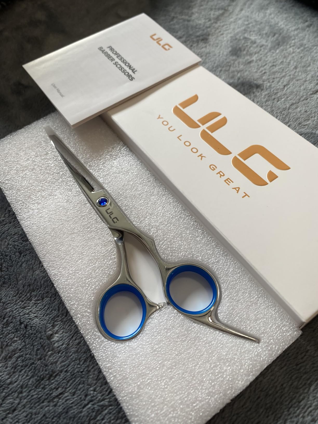 Hair Cutting Scissors, ULG Professional Hair Scissors 6.5 inch Right-Hand Razor Edge Barber Shears Salon Hair Cutting Shears Made of Japanese Stainless Steel, Hand Sharpened Blue customer photo 2