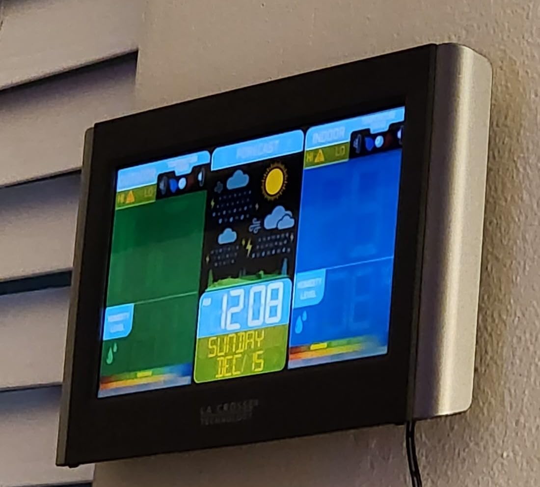 La Crosse Technology Weather Station with Customizable Alerts, Weather Forecast, Temperature, Dew Point, Humidity, Time, Heat Index, Large Display, Adjustable Brightness, Wireless, Black, C85845-INT customer photo 1