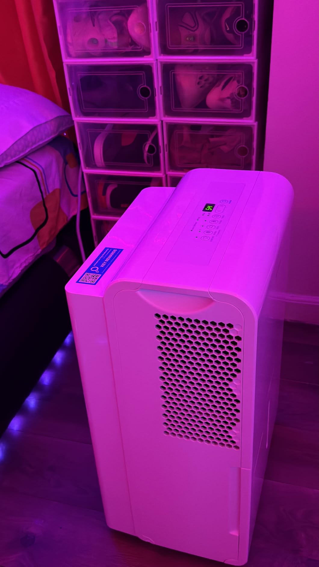 hOmeLabs Dehumidifier 7,000 Sq Ft 50 Pint (MAX 120 Pint at 95F, 90% RH), WIFI + Advanced Humidity & Moisture Control, Quiet, Efficient, Auto Shut-off, Ideal for Home, Basement, Office customer photo 1