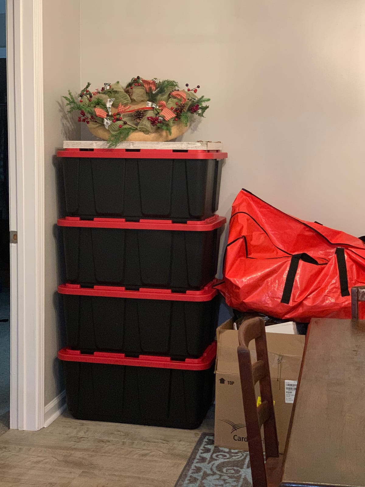 IRIS USA 4-Pack 27 Gal Heavy Duty Storage Tote Bins with Lids, Red customer photo 1