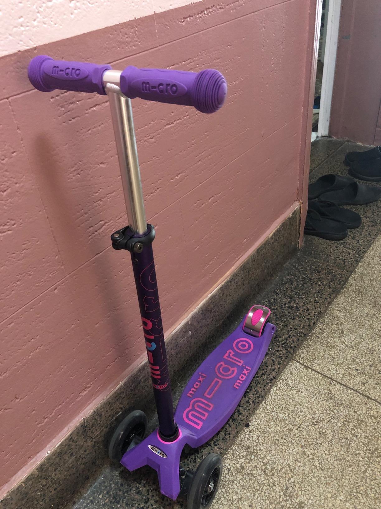 Micro Kickboard Maxi LED 3-Wheel Kids Scooter, Ages 5-12, Up to 110lbs | Lean-to-Steer Design, Adjustable T-Bar Grows with Your Child, Motion-Activated LED PU Wheels, Swiss-Engineered customer photo 2