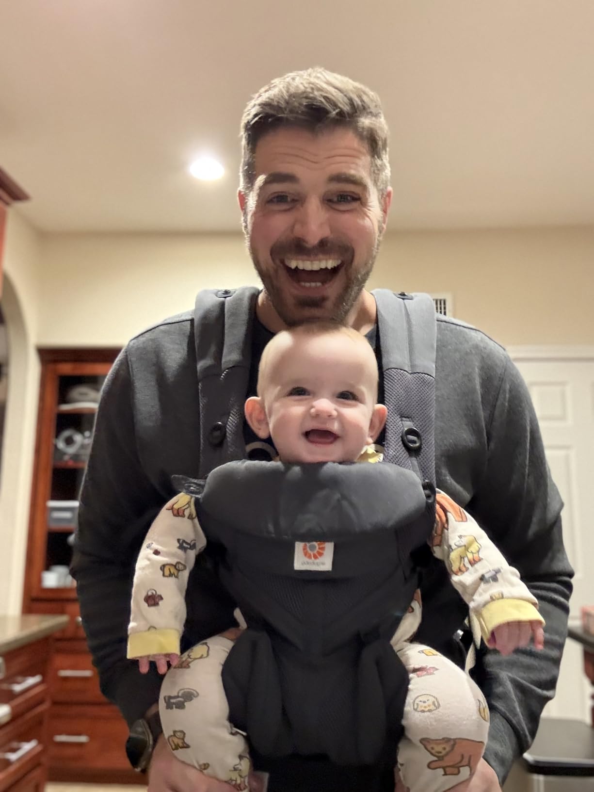 Ergobaby Omni Classic Baby Carrier for Newborn to Toddlers 0-48 Months | 4-Position Breathable Mesh Baby Carrier with Ergonomic Support, Fits 7-45 lbs, Pearl Grey customer photo 1