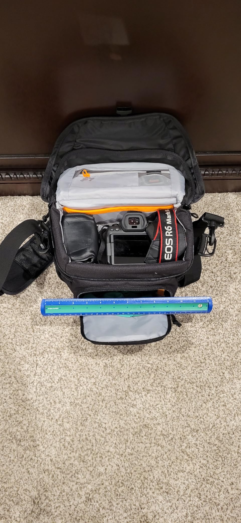 Lowepro LP37142 Nova 200 AW II Messenger Case, Camera Bag, Customizable, Portable, Fits 1-2 Pro DSLR with attached 24-105mm, Compact Drone, 3-5 Additional Lenses, Flash, Black customer photo 2